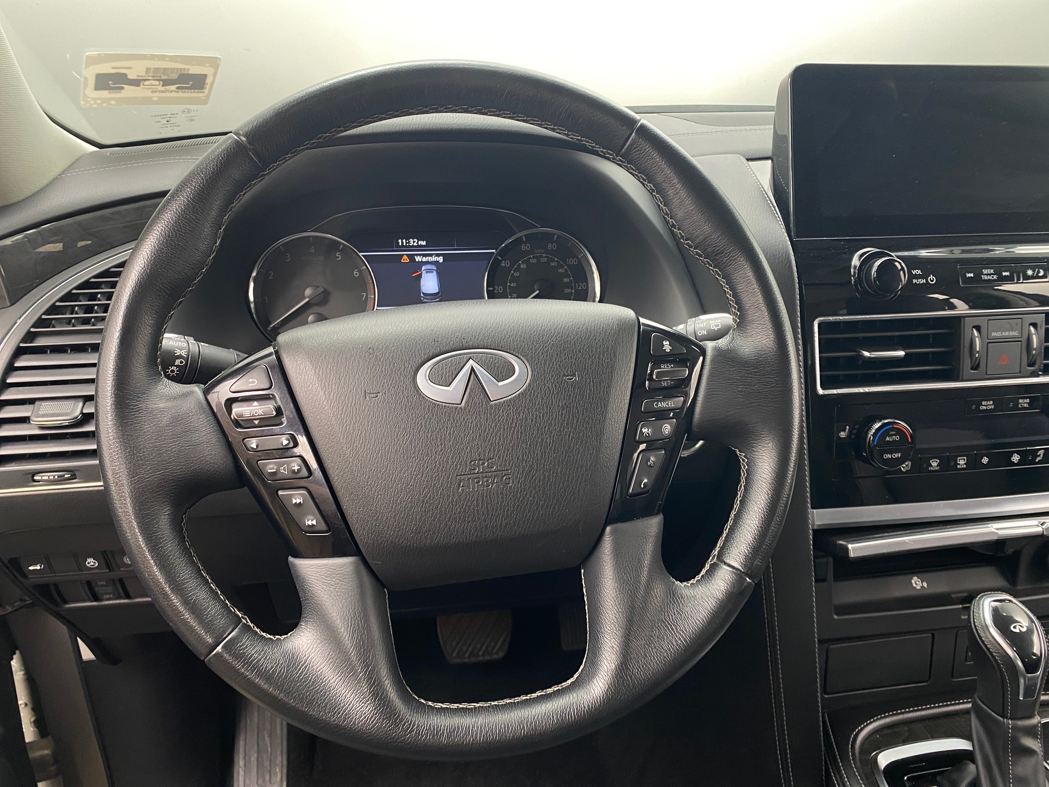 2023 INFINITI QX80 Luxe 4