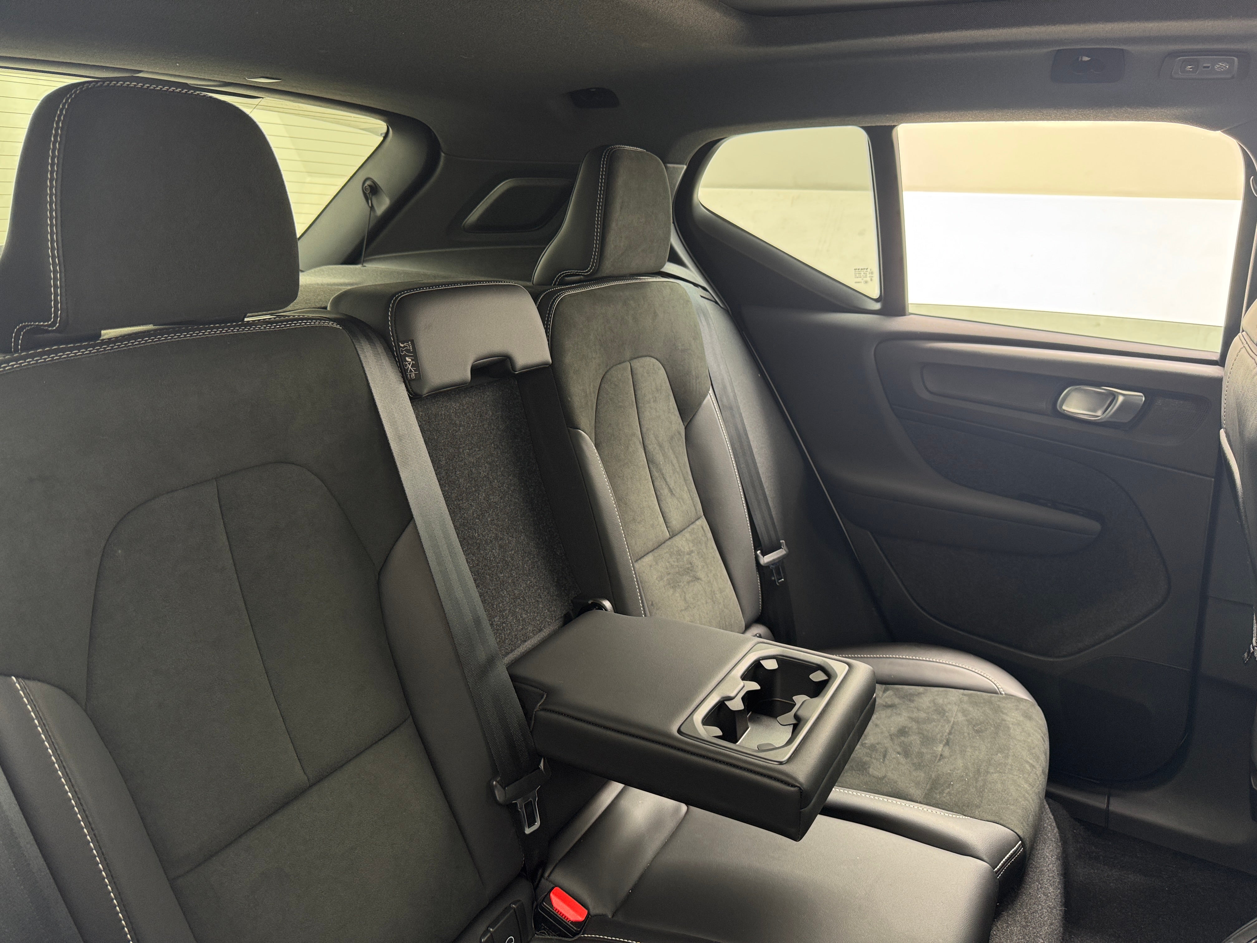 2022 Volvo XC40 T5 R-Design 6