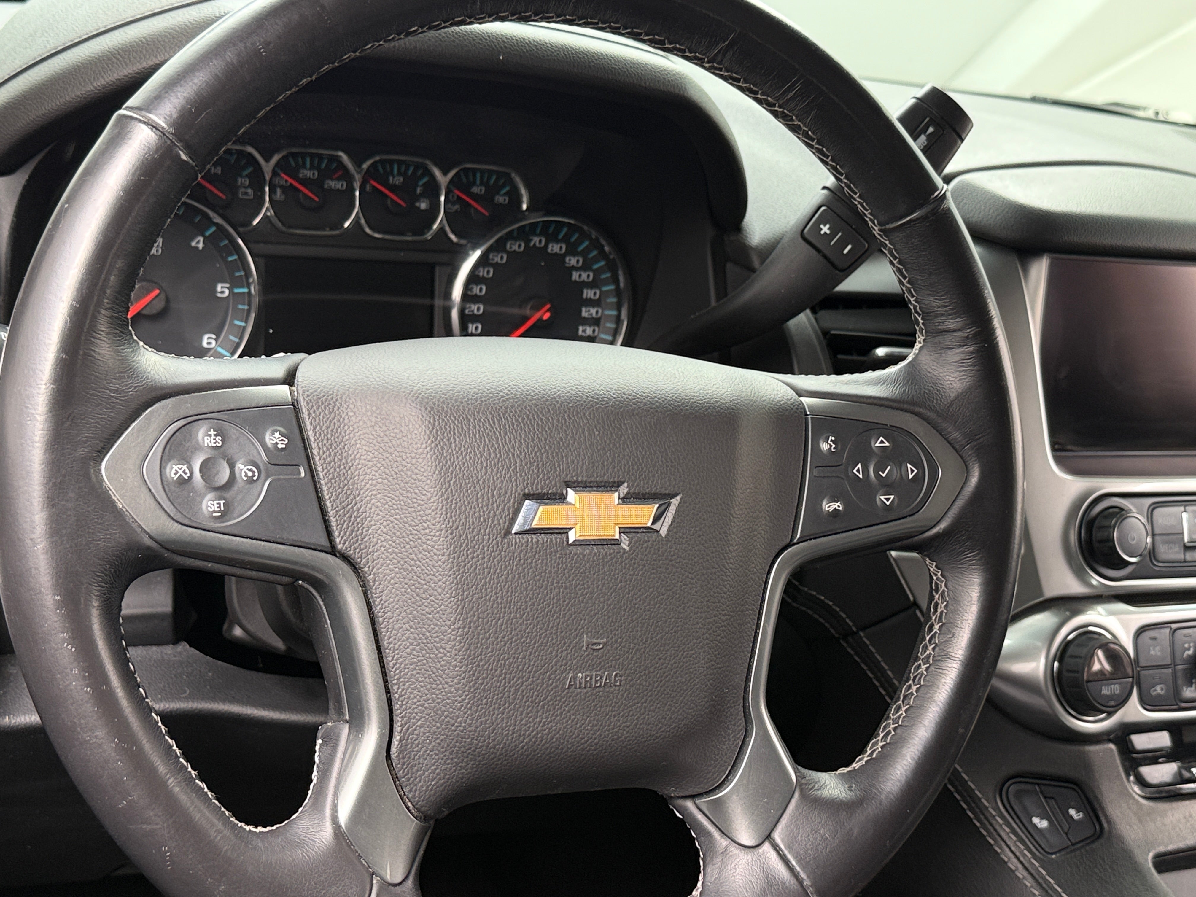 2018 Chevrolet Suburban LT 4