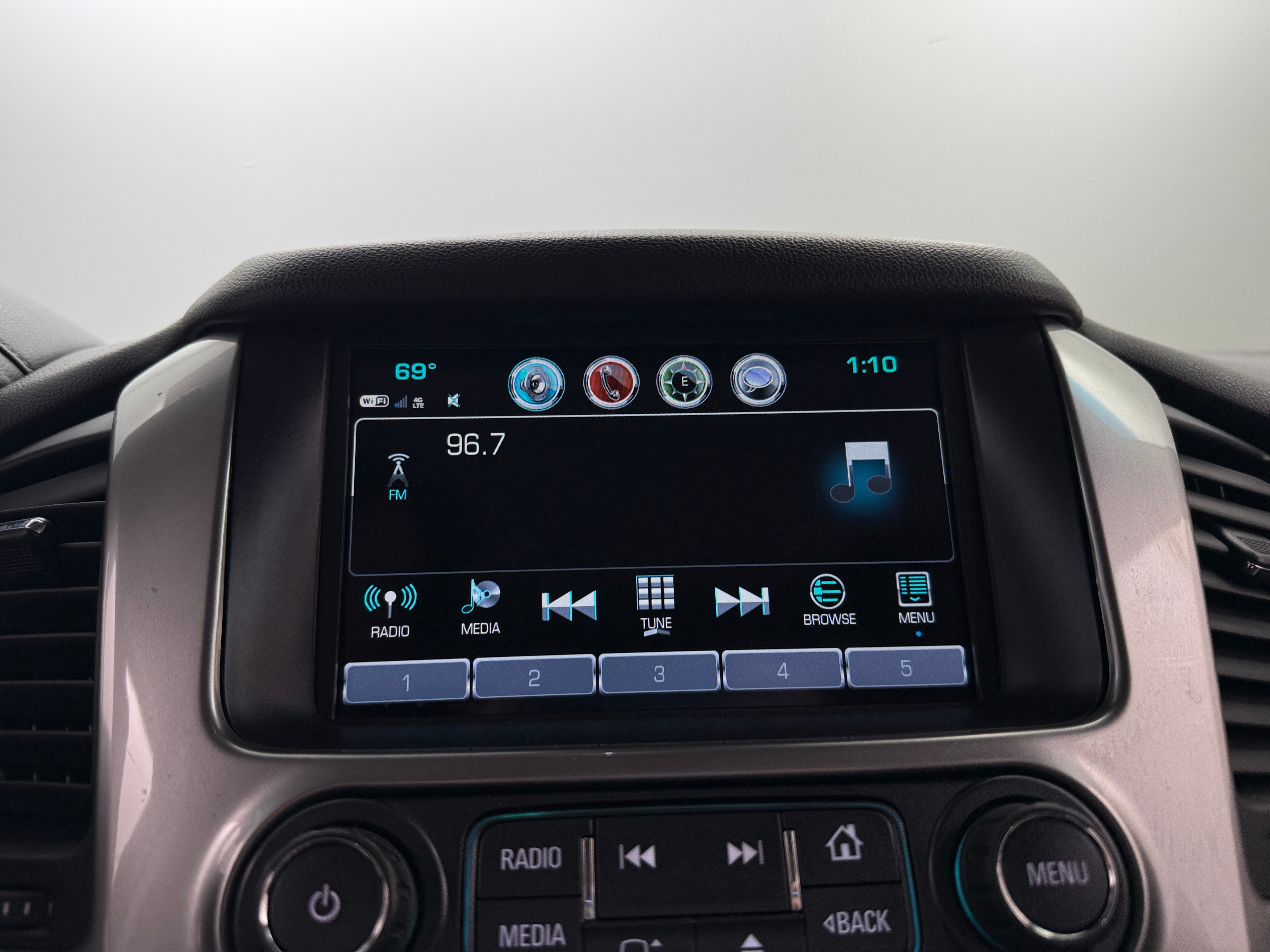 2018 Chevrolet Suburban LT 3