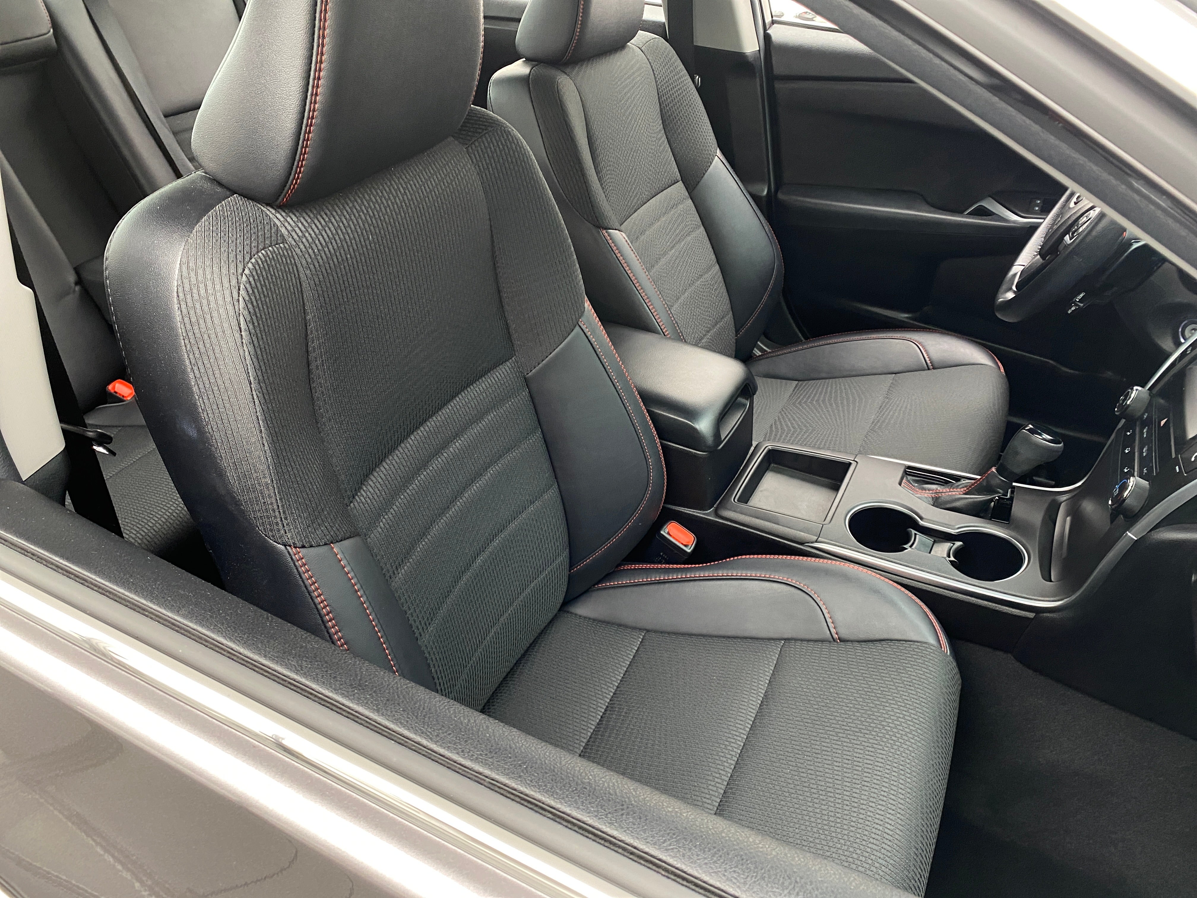 2016 Toyota Camry SE 2