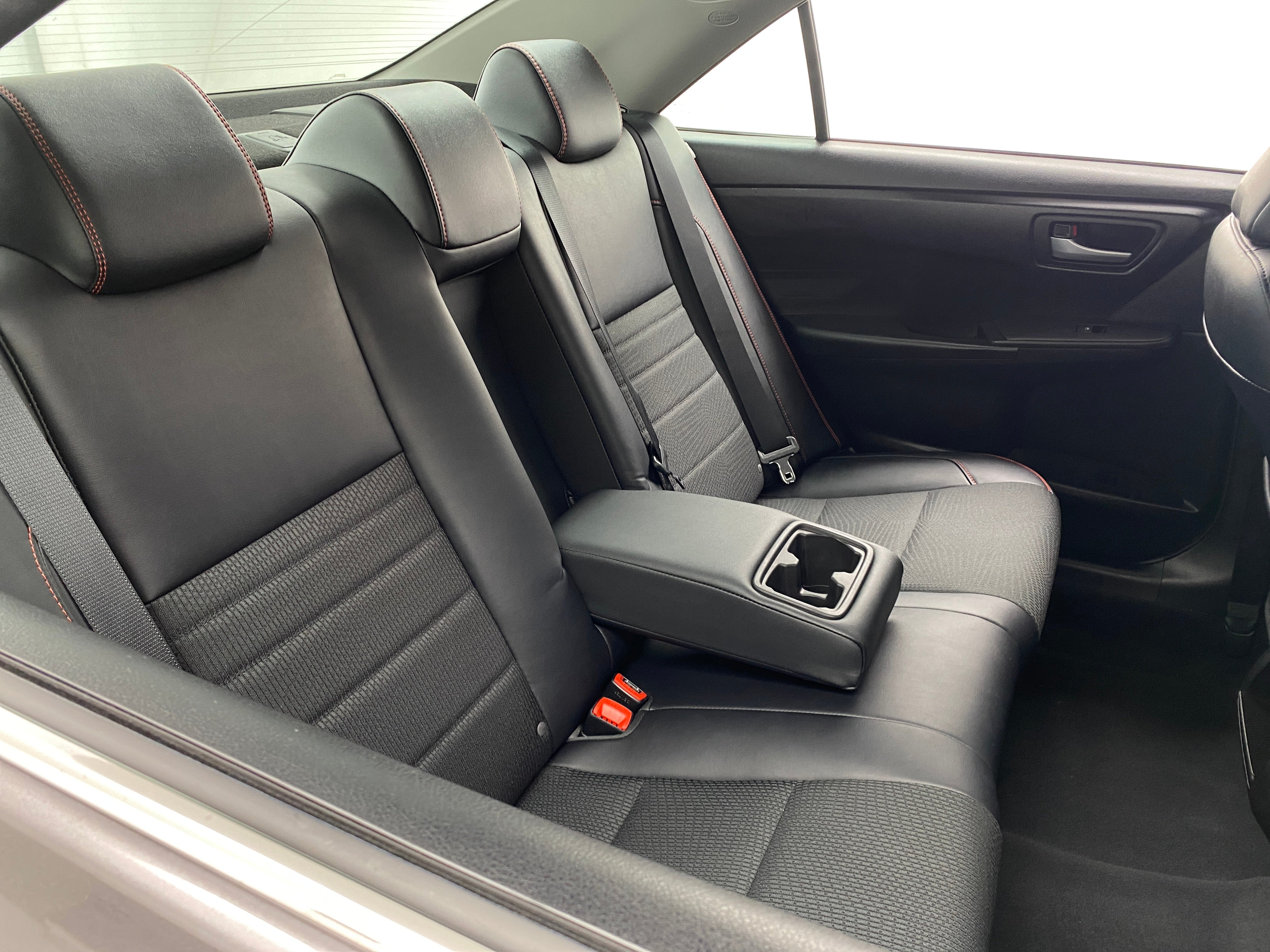2016 Toyota Camry SE 6