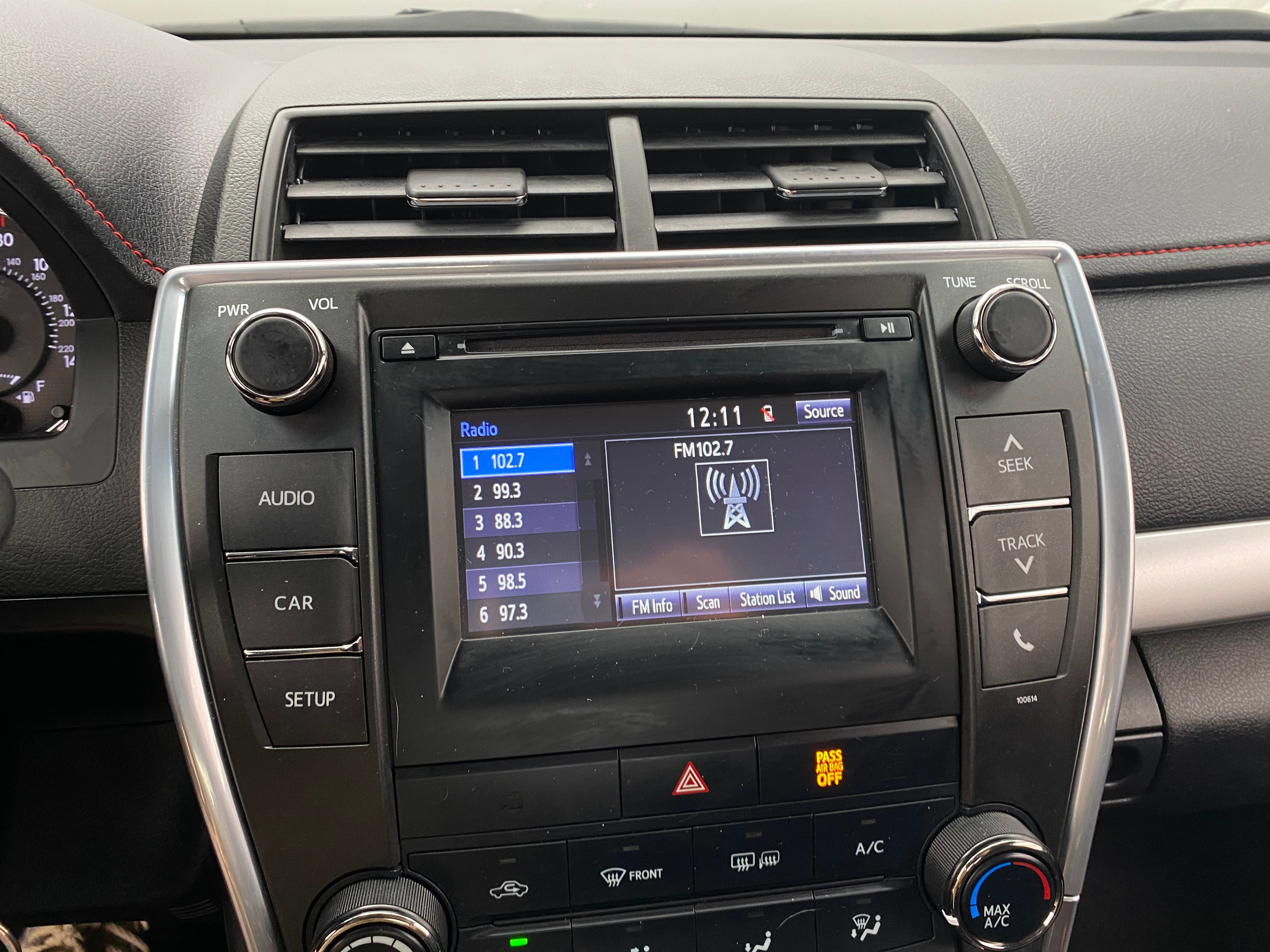 2016 Toyota Camry SE 4