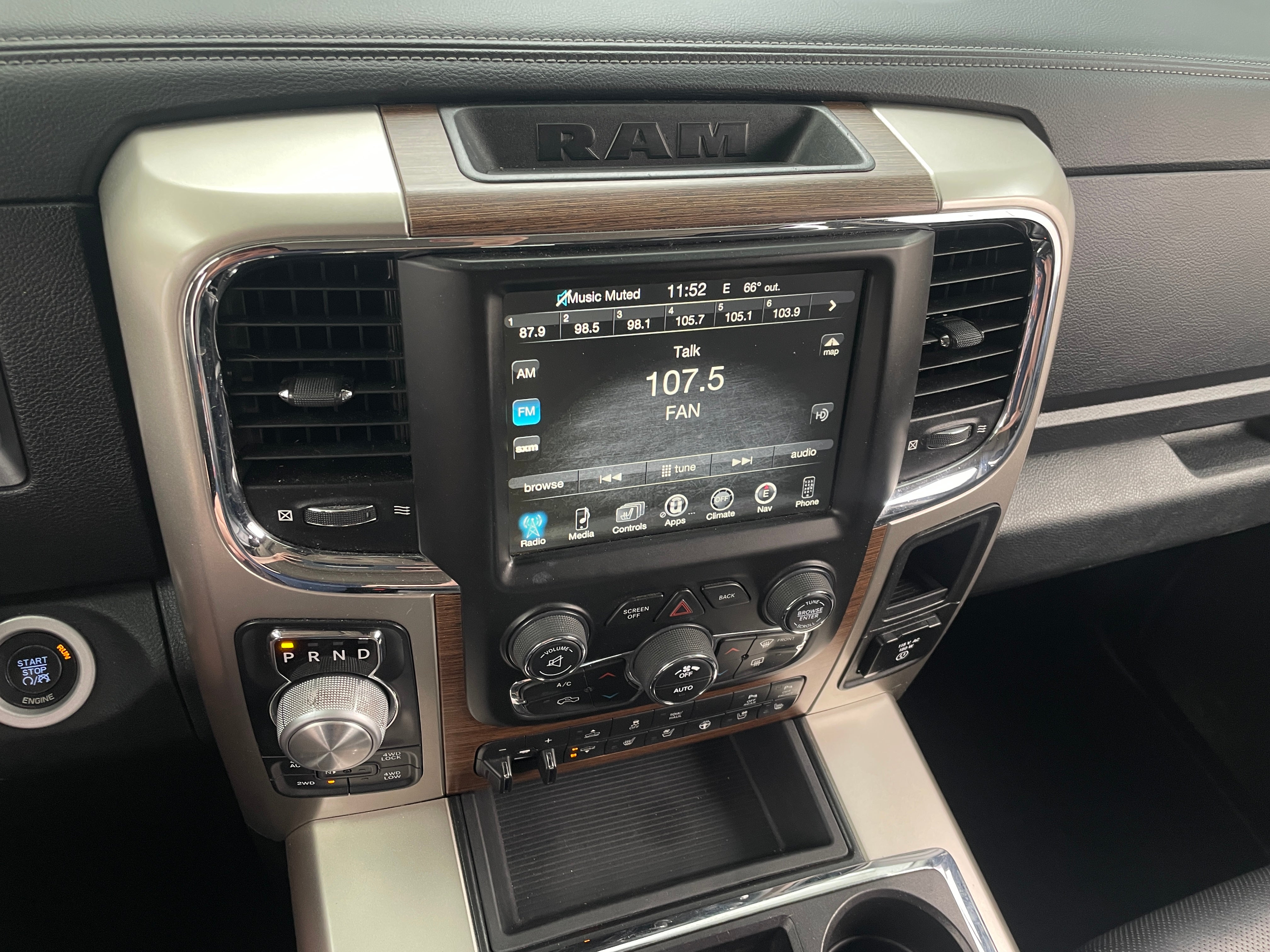2015 RAM 1500 Laramie 3