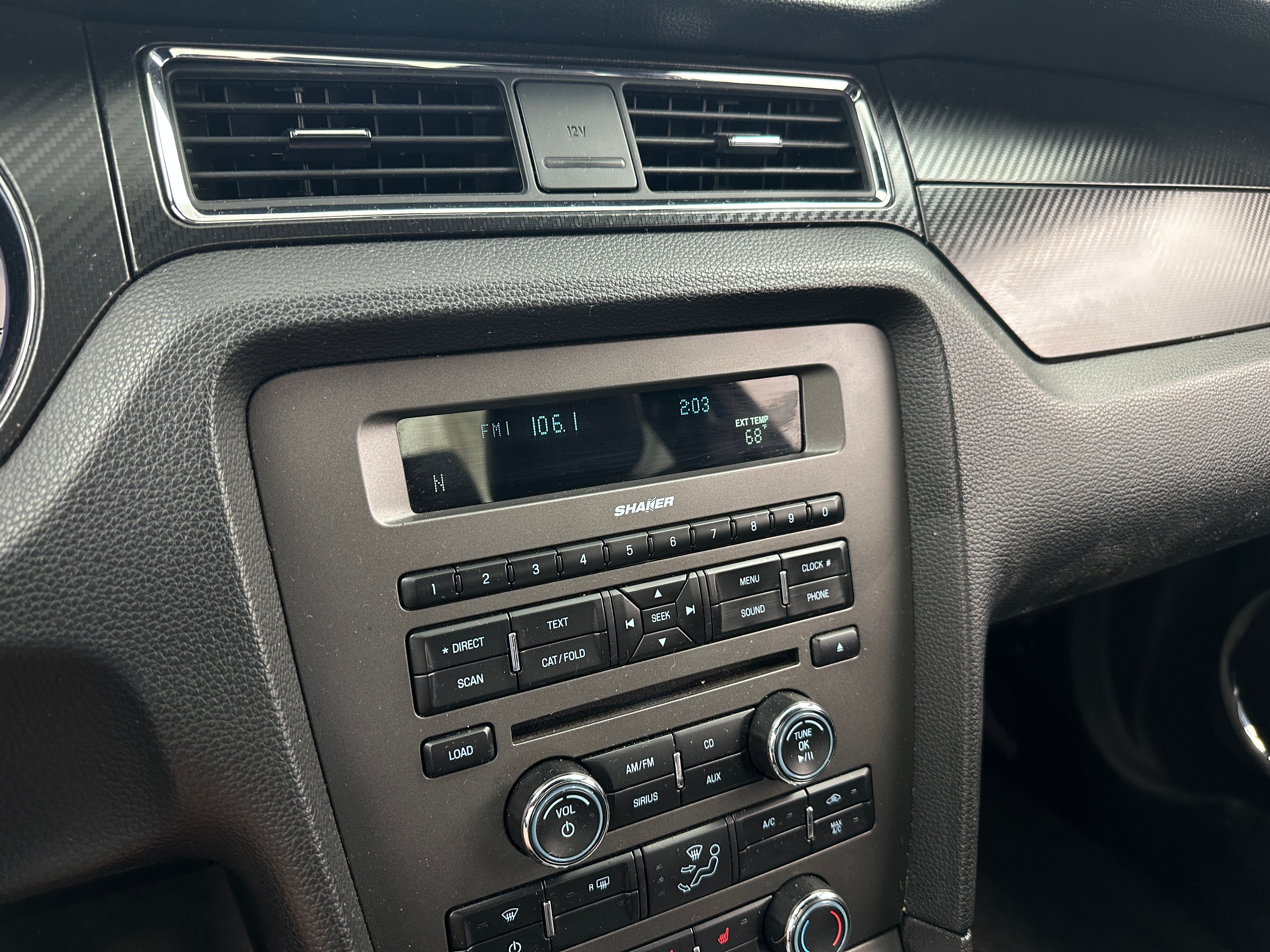 2012 Ford Mustang GT Premium 2