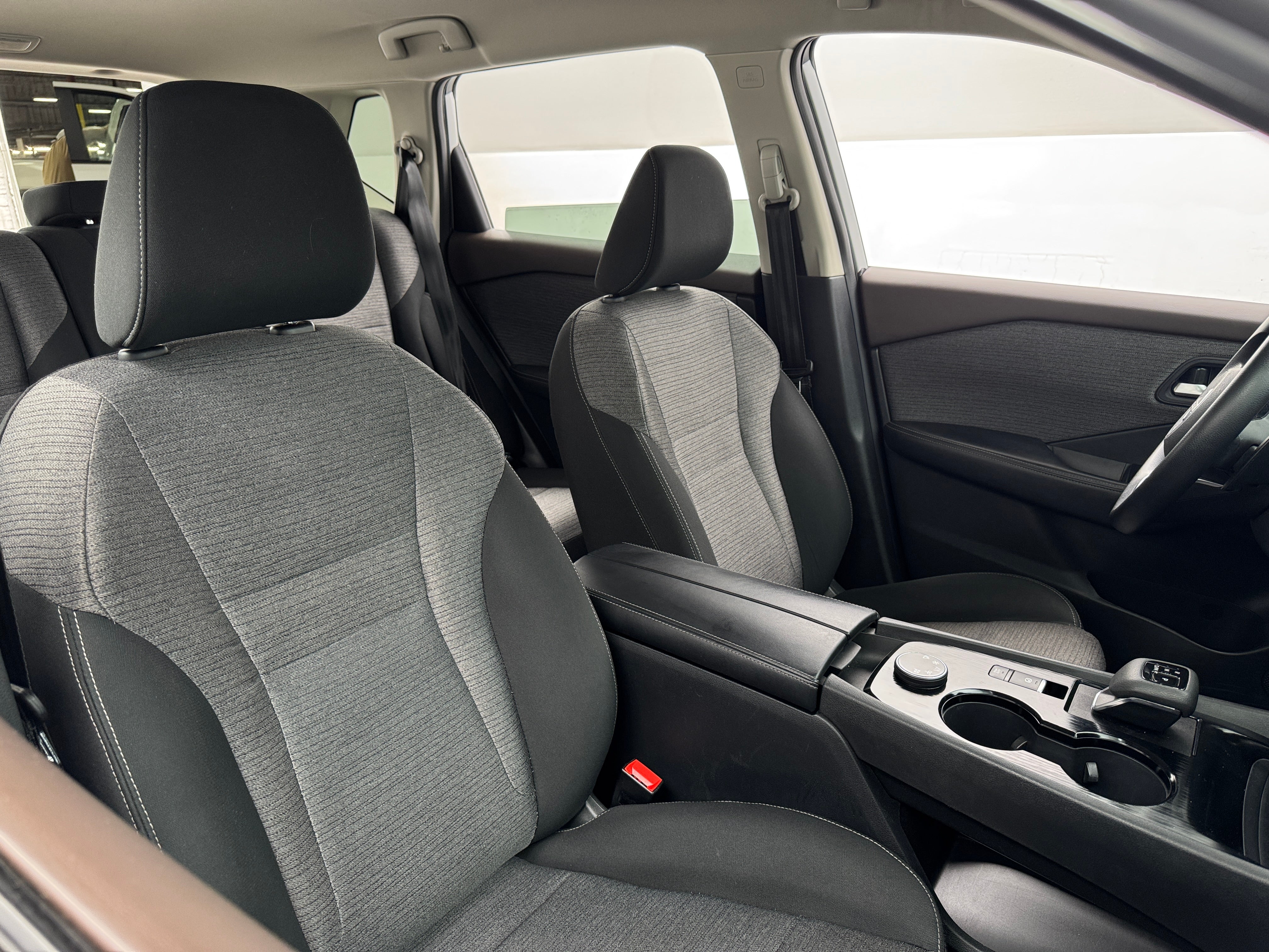 2023 Nissan Rogue SV 2