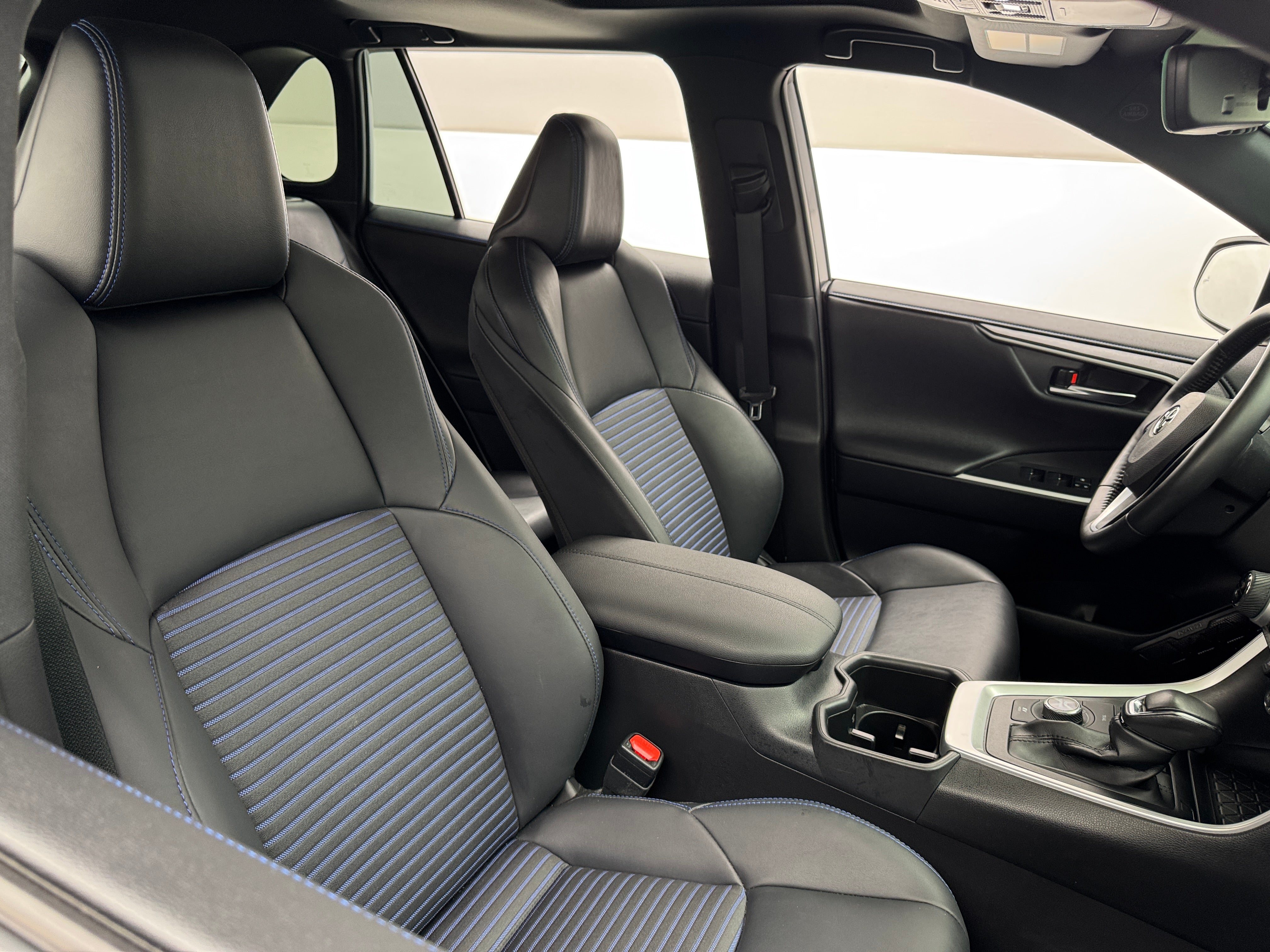 2022 Toyota RAV4 XSE 2