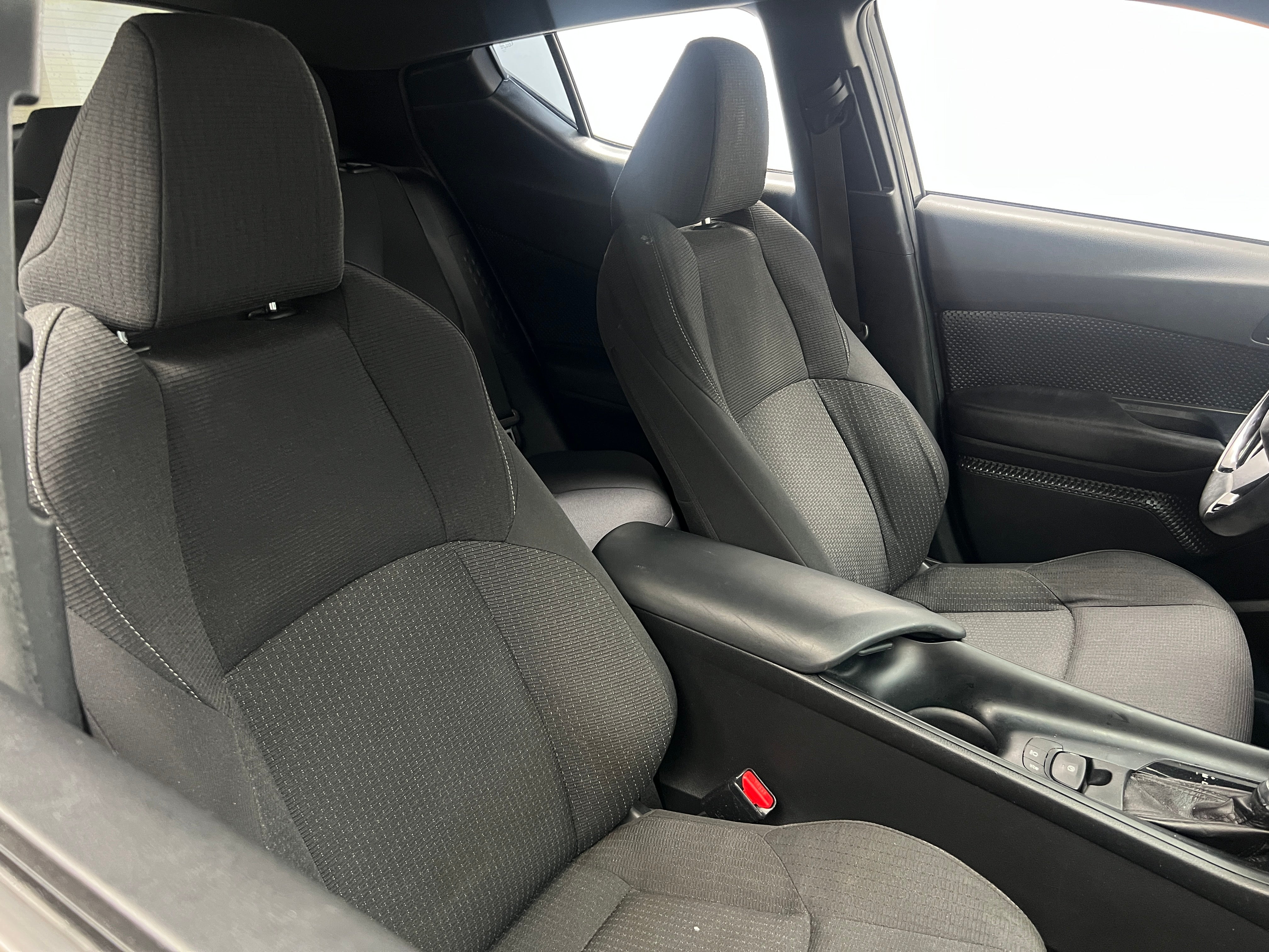 2018 Toyota C-HR XLE 2