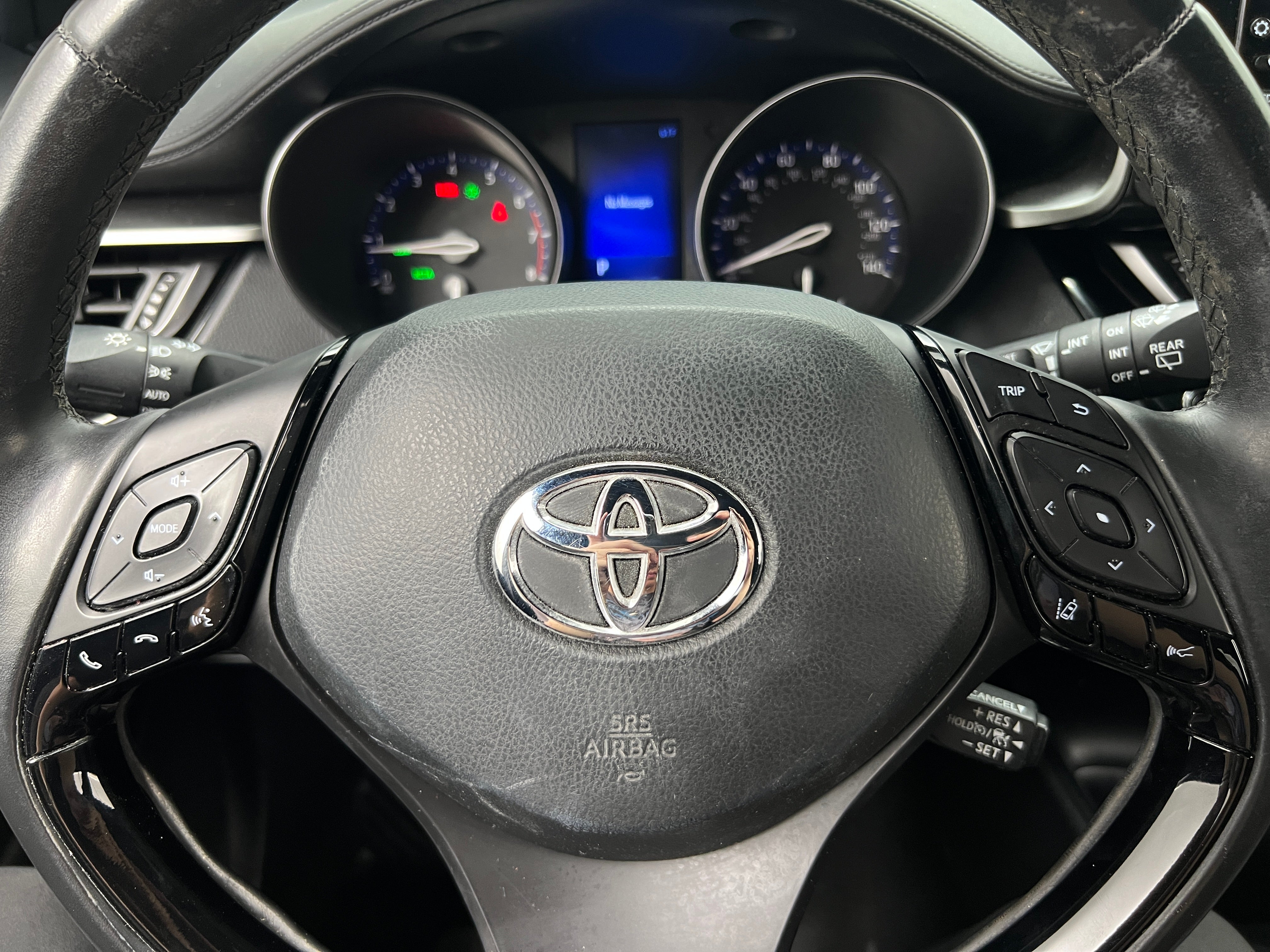 2018 Toyota C-HR XLE 5