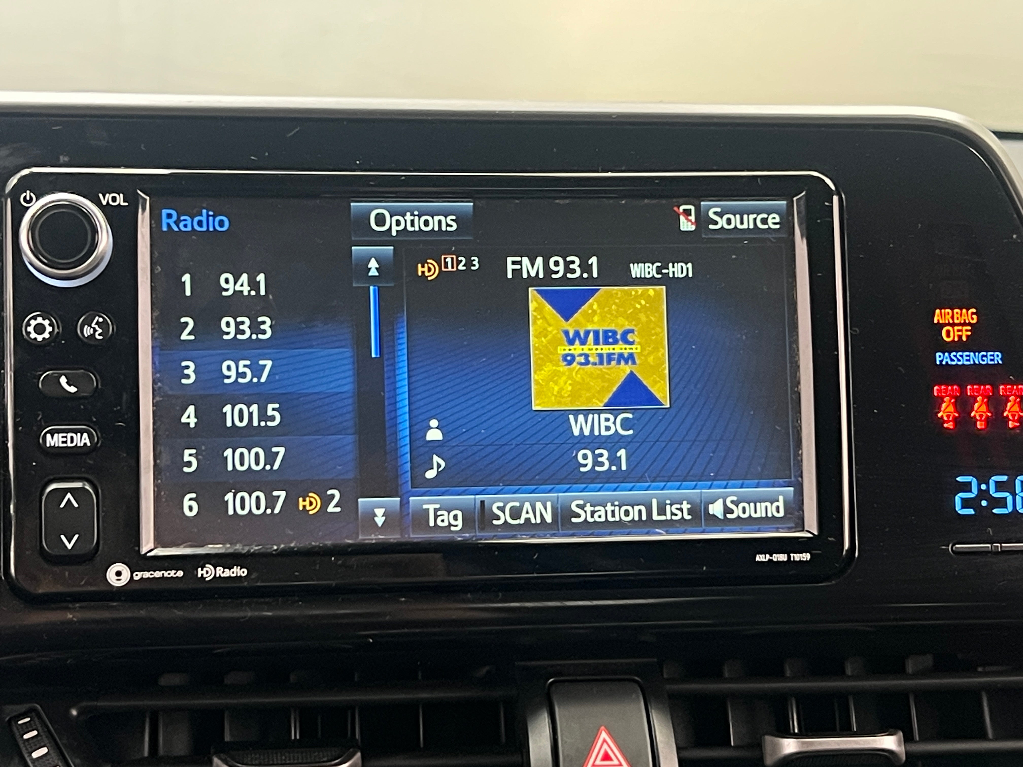2018 Toyota C-HR XLE 4