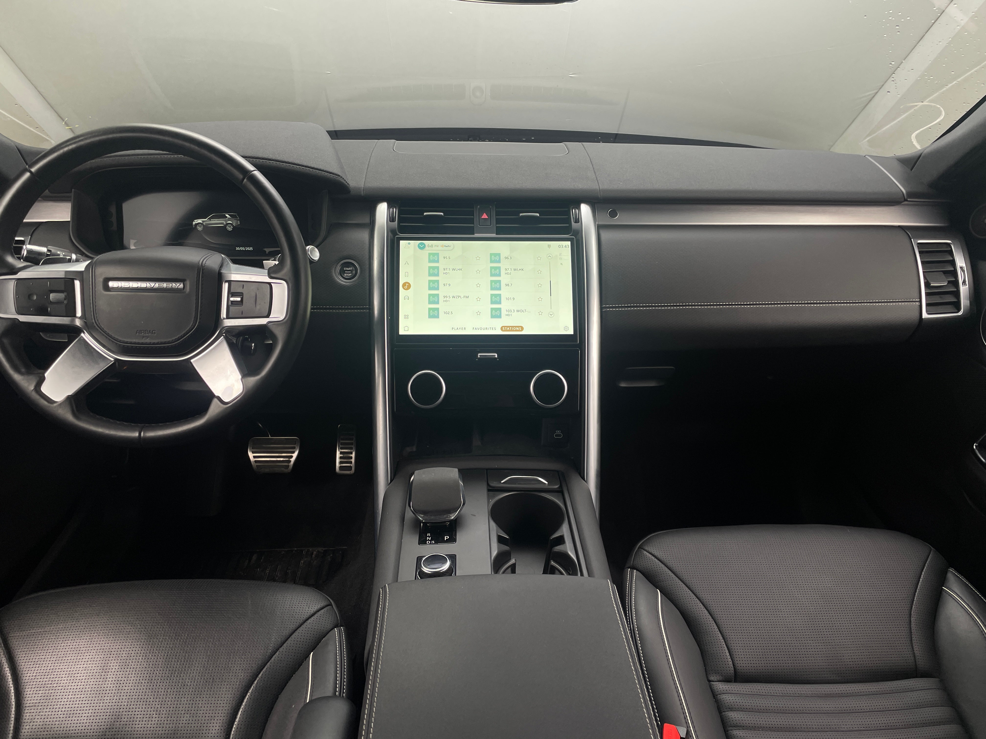 2022 Land Rover Discovery R-Dynamic HSE 2