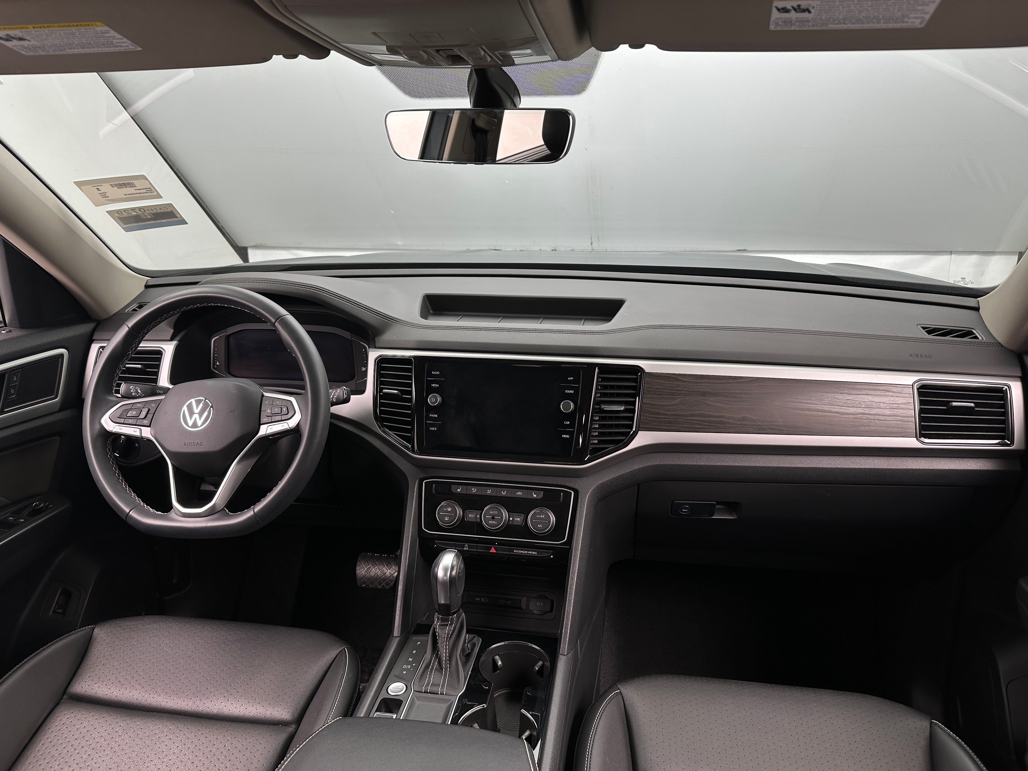 2023 Volkswagen Atlas SE 2