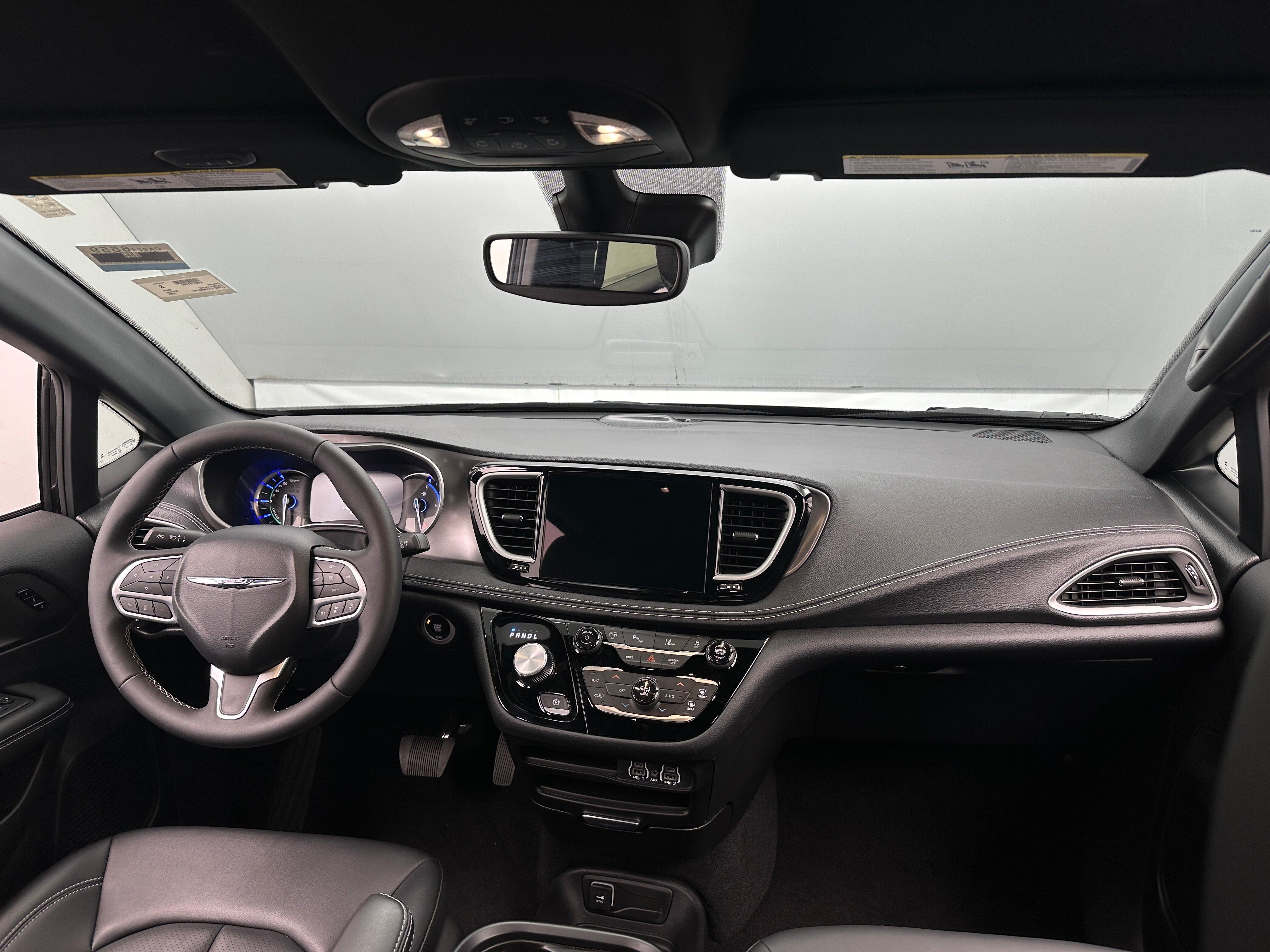 2025 Chrysler Pacifica Hybrid Select 2