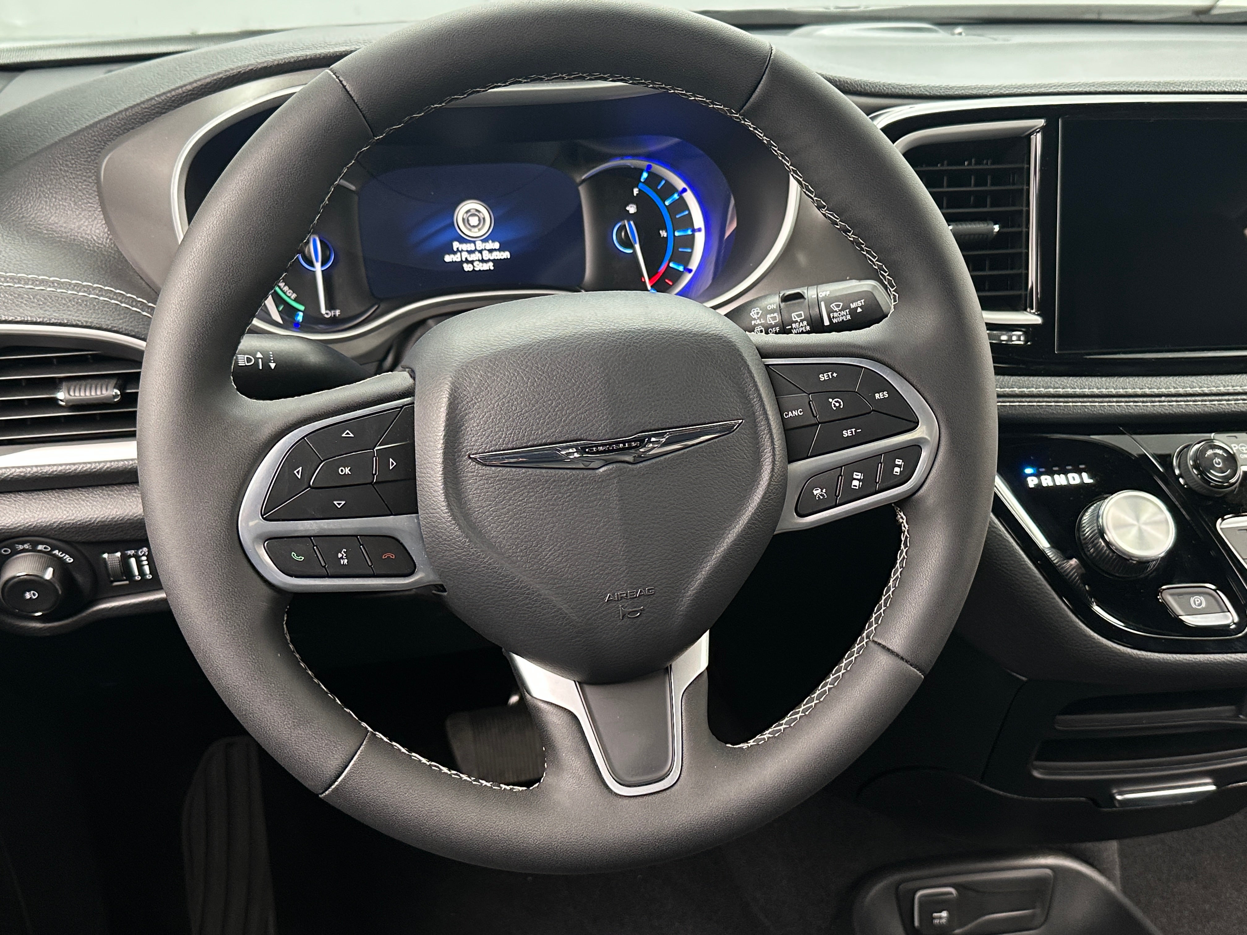 2025 Chrysler Pacifica Hybrid Select 4