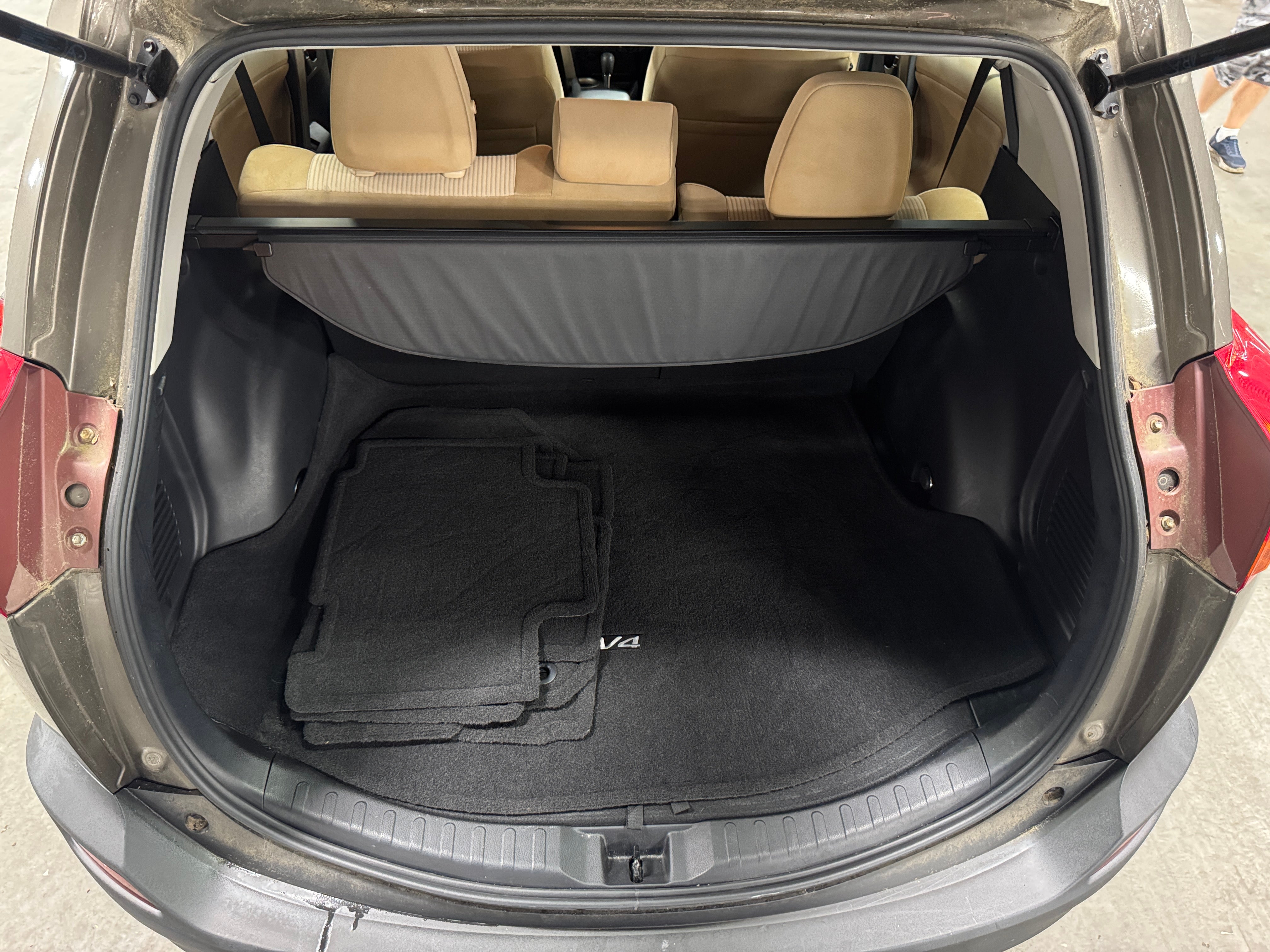 2013 Toyota RAV4 LE 7