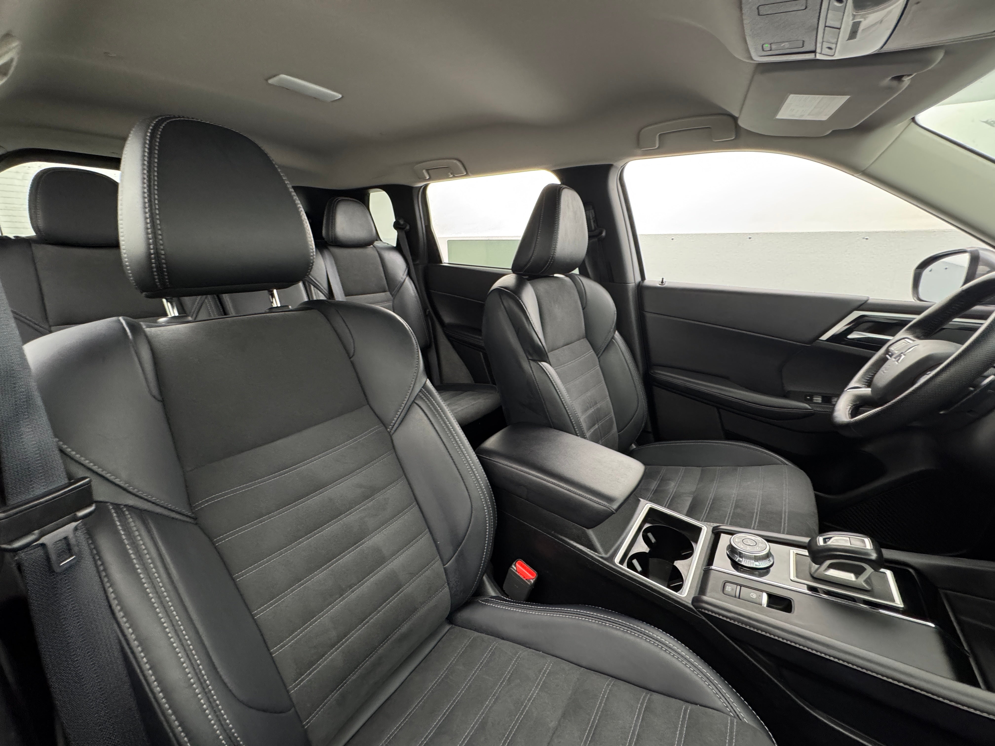 2024 Mitsubishi Outlander SE 2