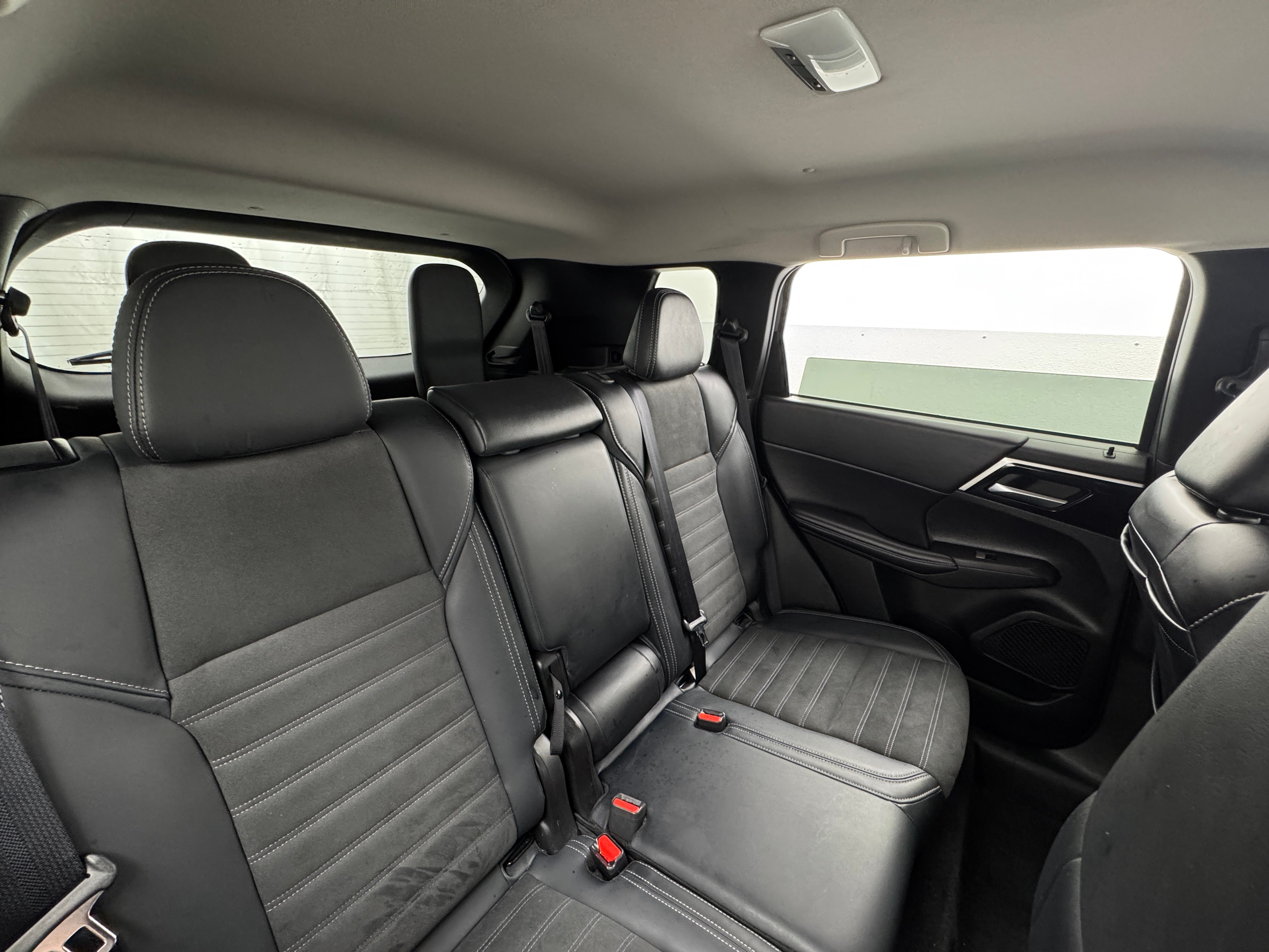 2024 Mitsubishi Outlander SE 6