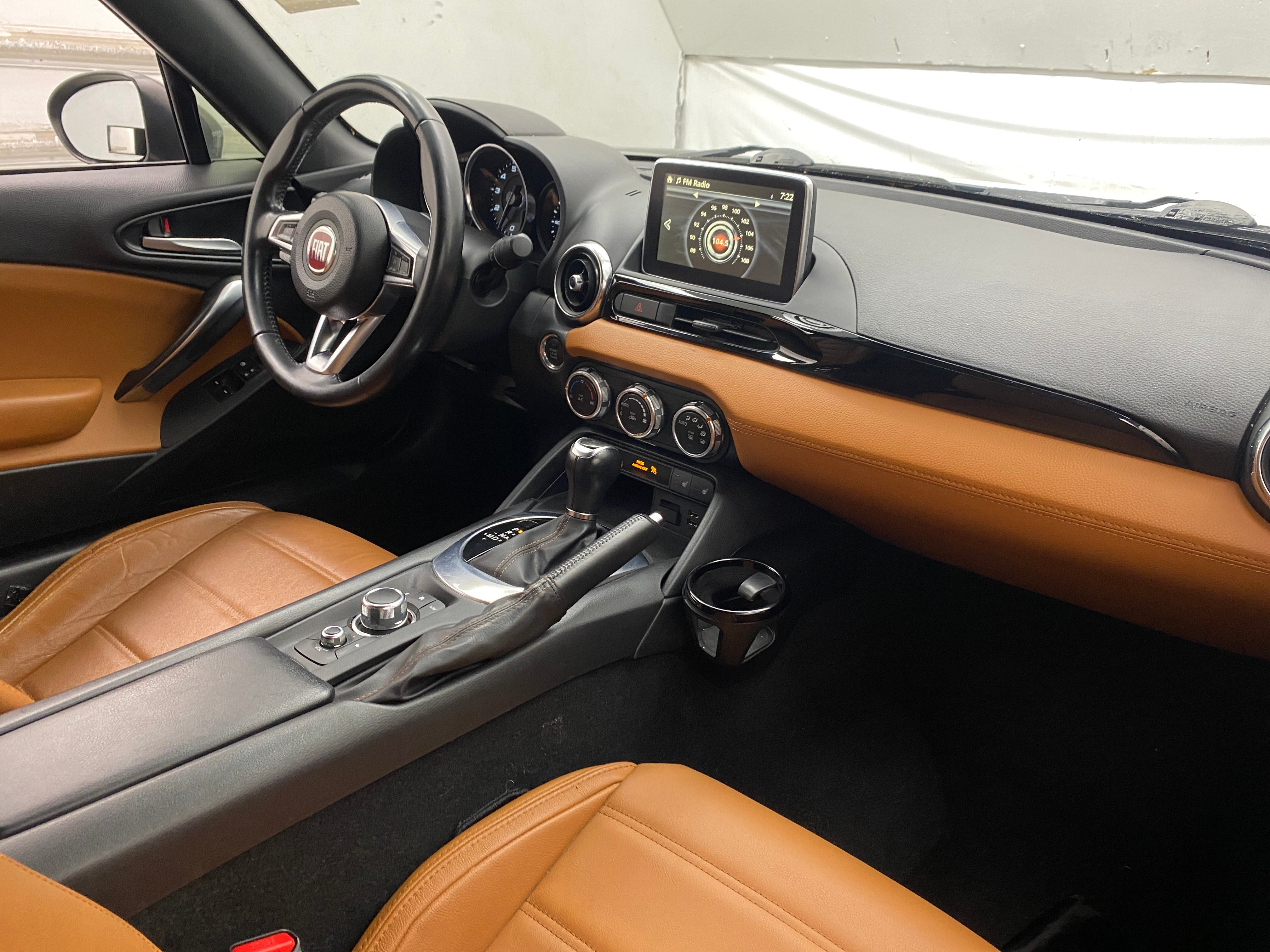 2017 Fiat 124 Spider Lusso 2