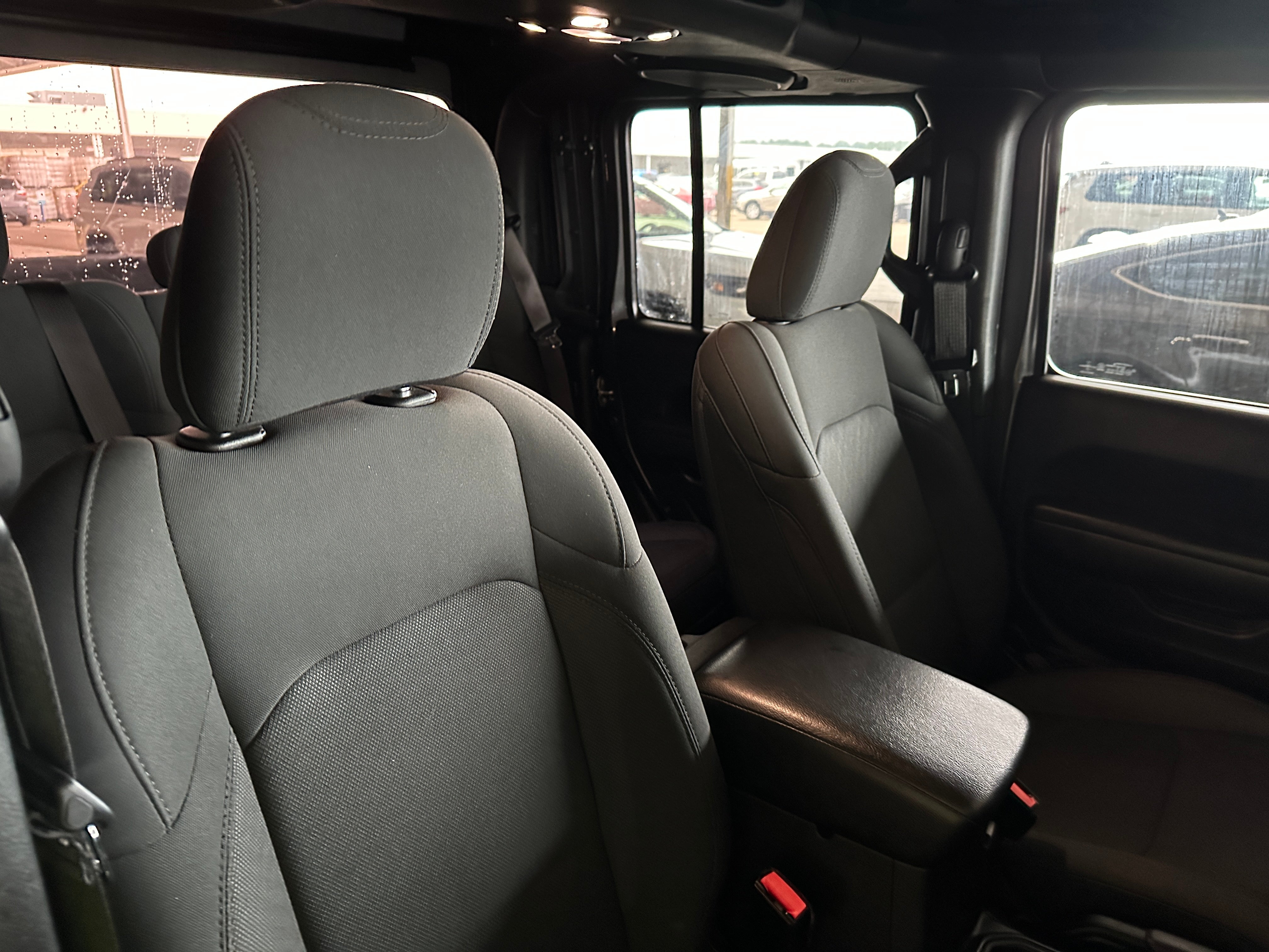 2021 Jeep Gladiator Willys 2