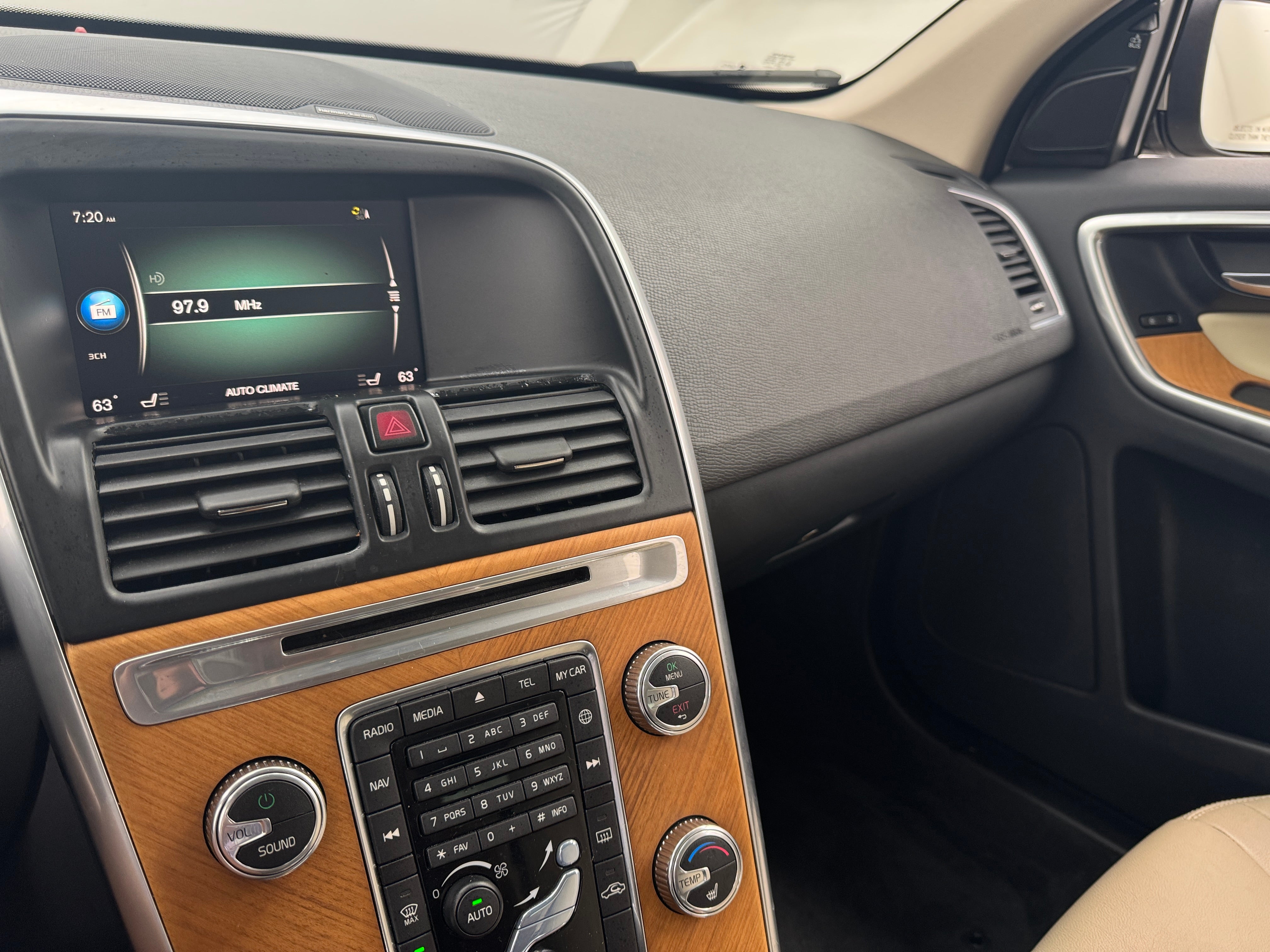 2017 Volvo XC60 T6 Inscription 3