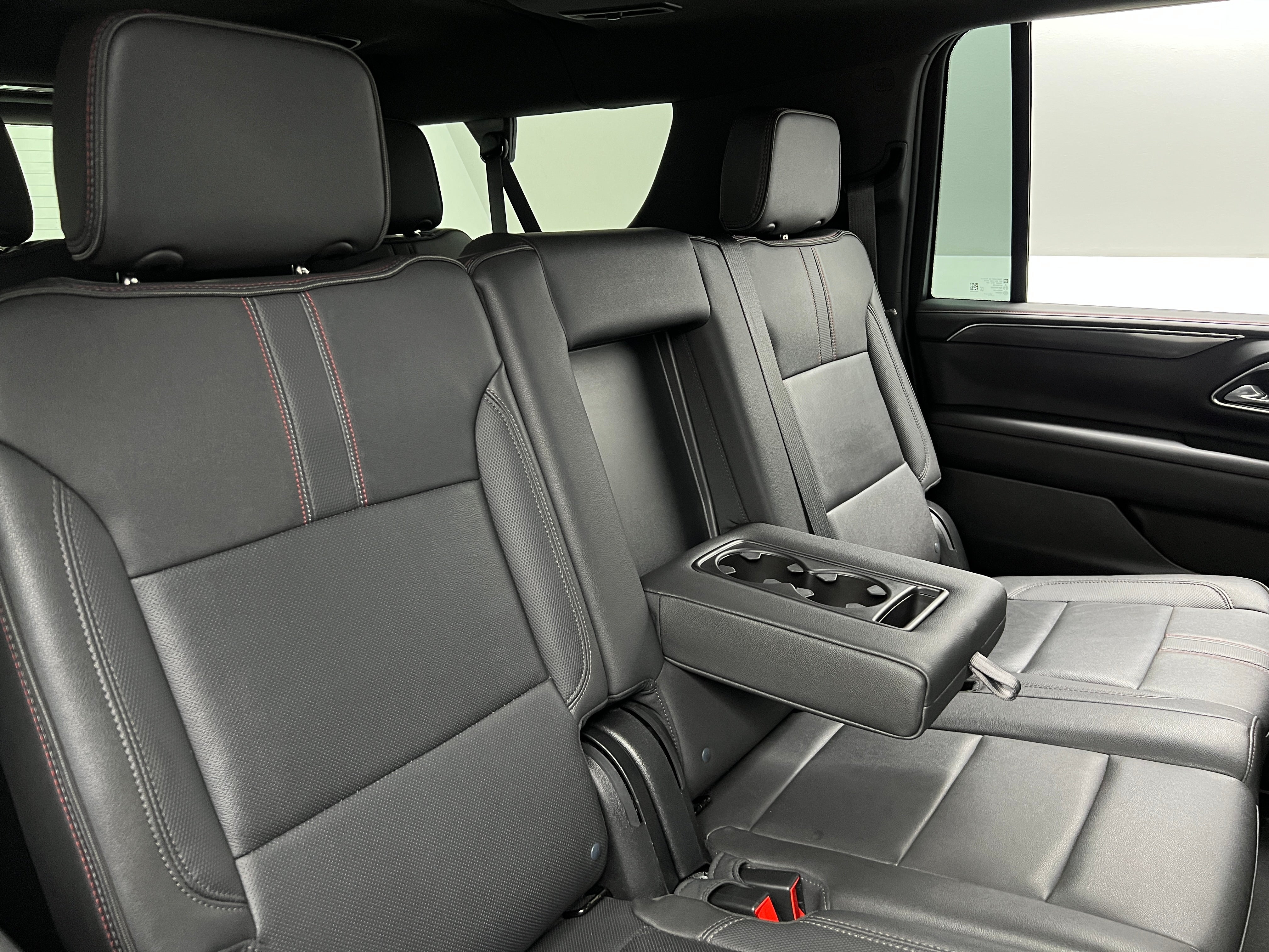2023 Chevrolet Suburban RST 5