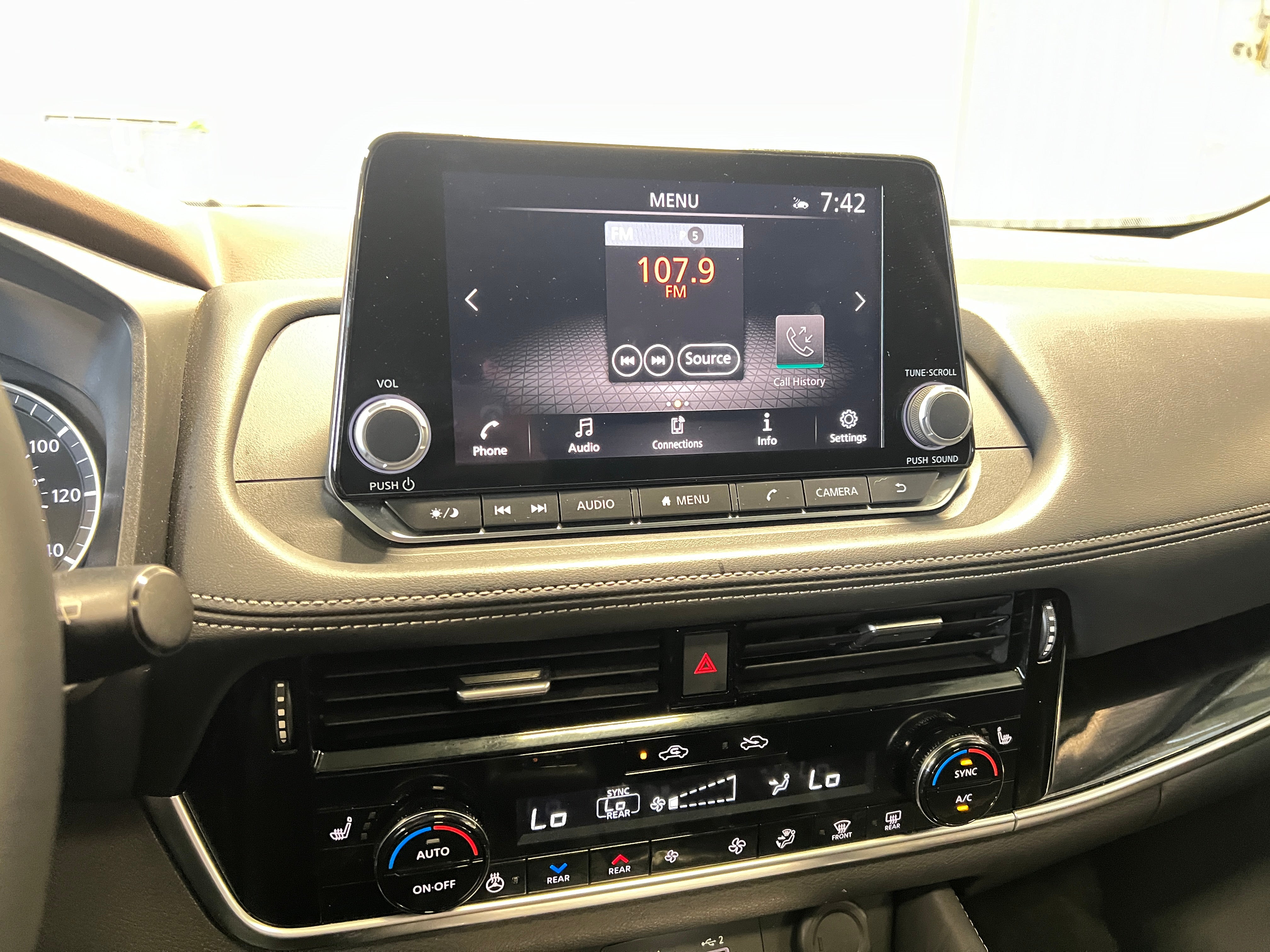 2022 Nissan Rogue SL 3