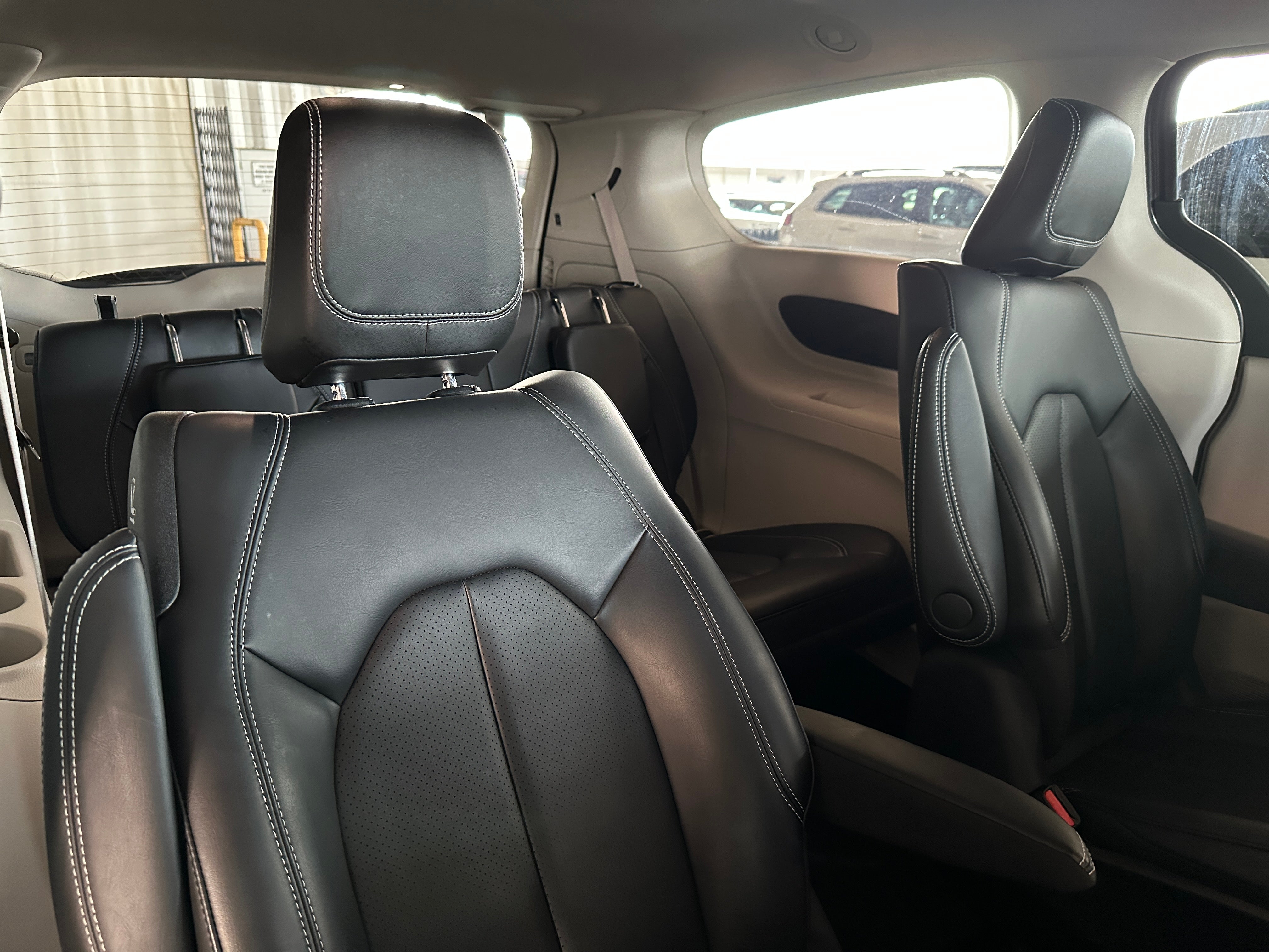 2023 Chrysler Pacifica Hybrid Touring L 5