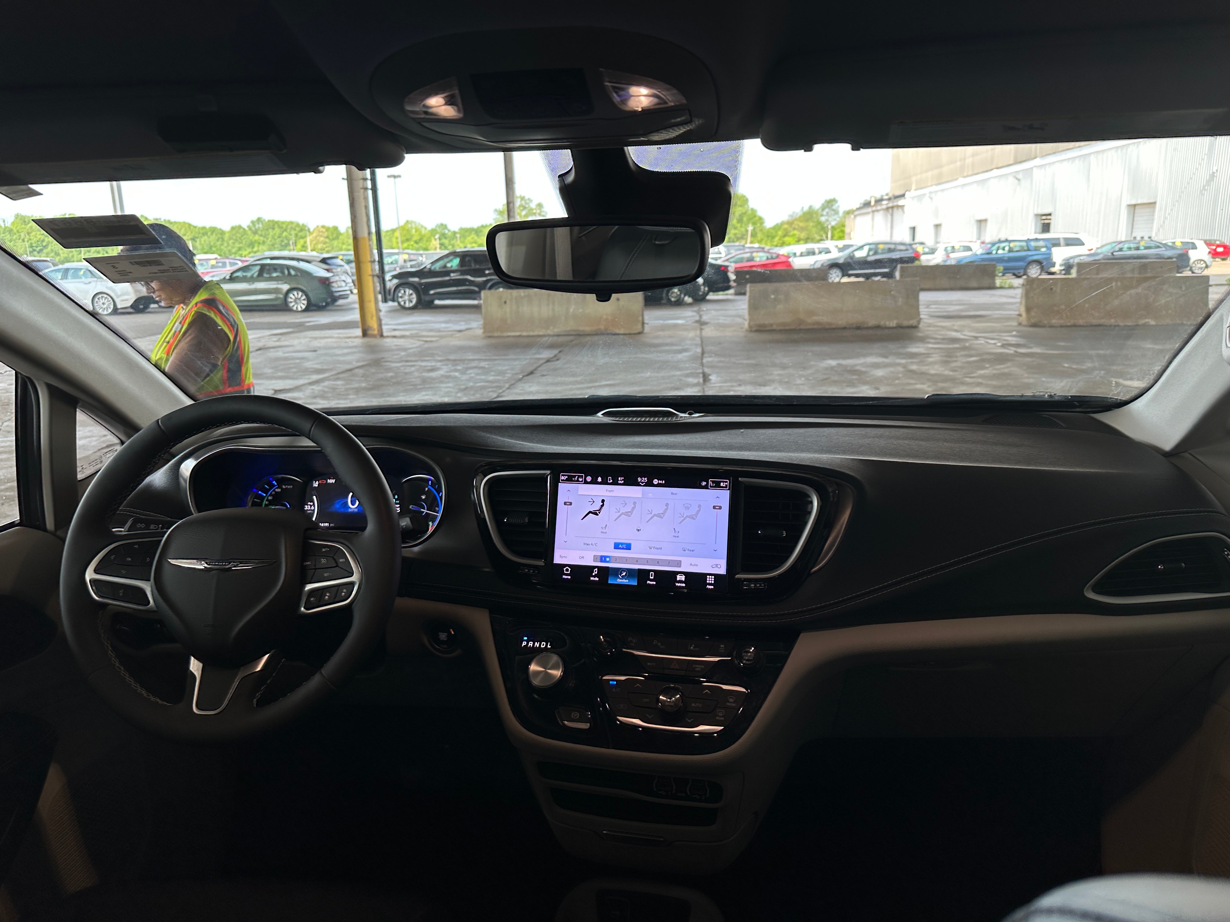 2023 Chrysler Pacifica Hybrid Touring L 2