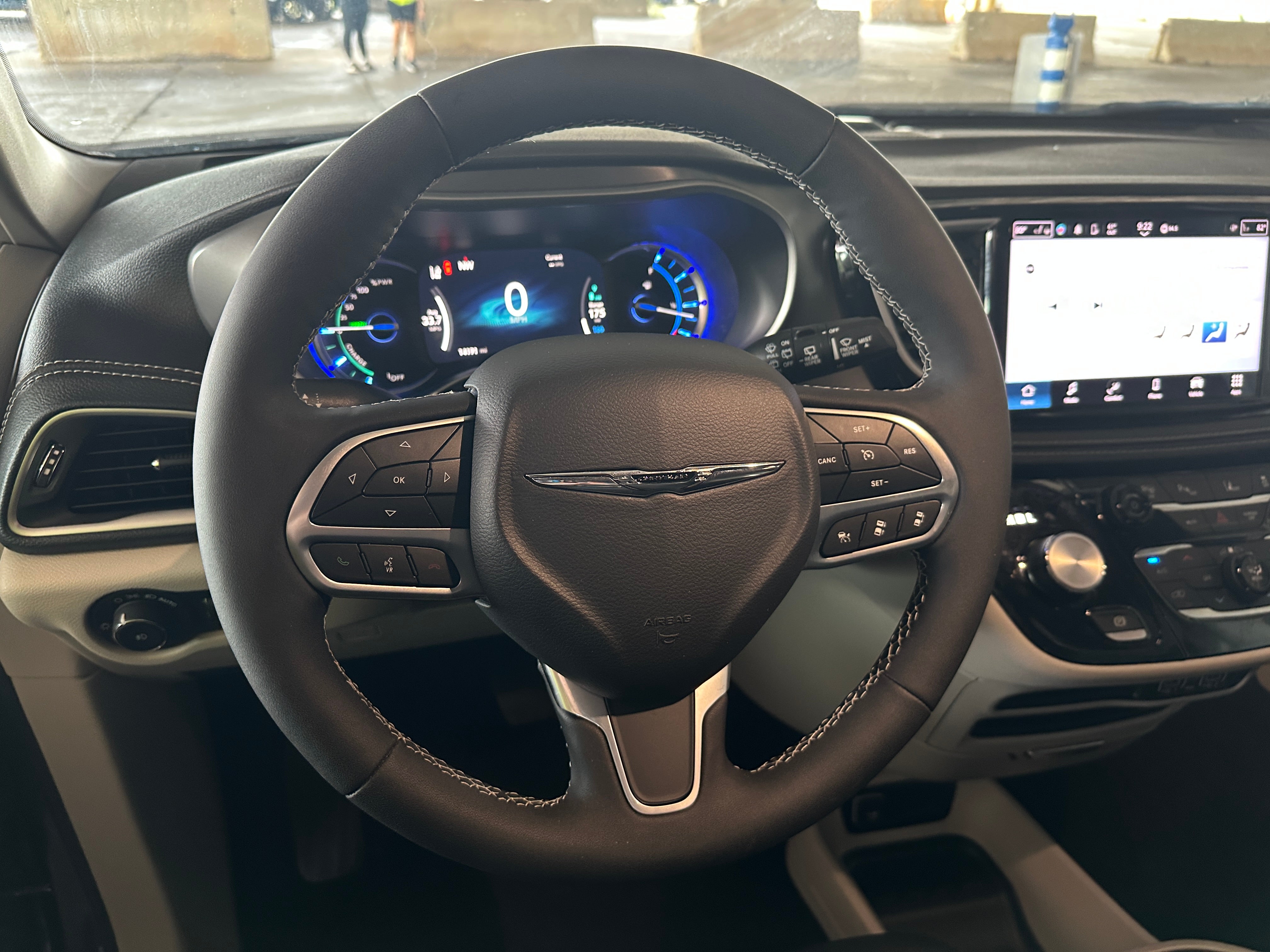 2023 Chrysler Pacifica Hybrid Touring L 4