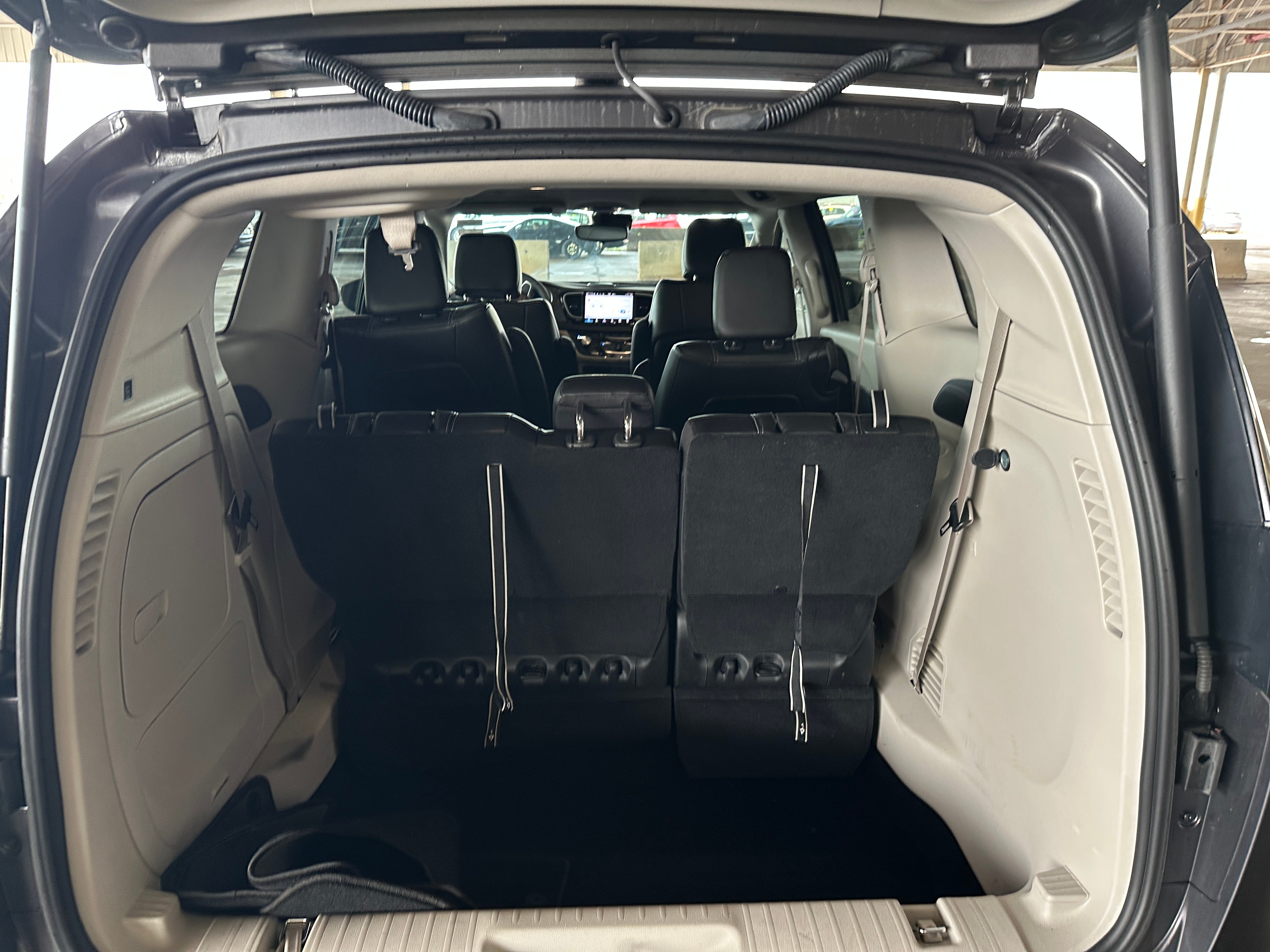 2023 Chrysler Pacifica Hybrid Touring L 6