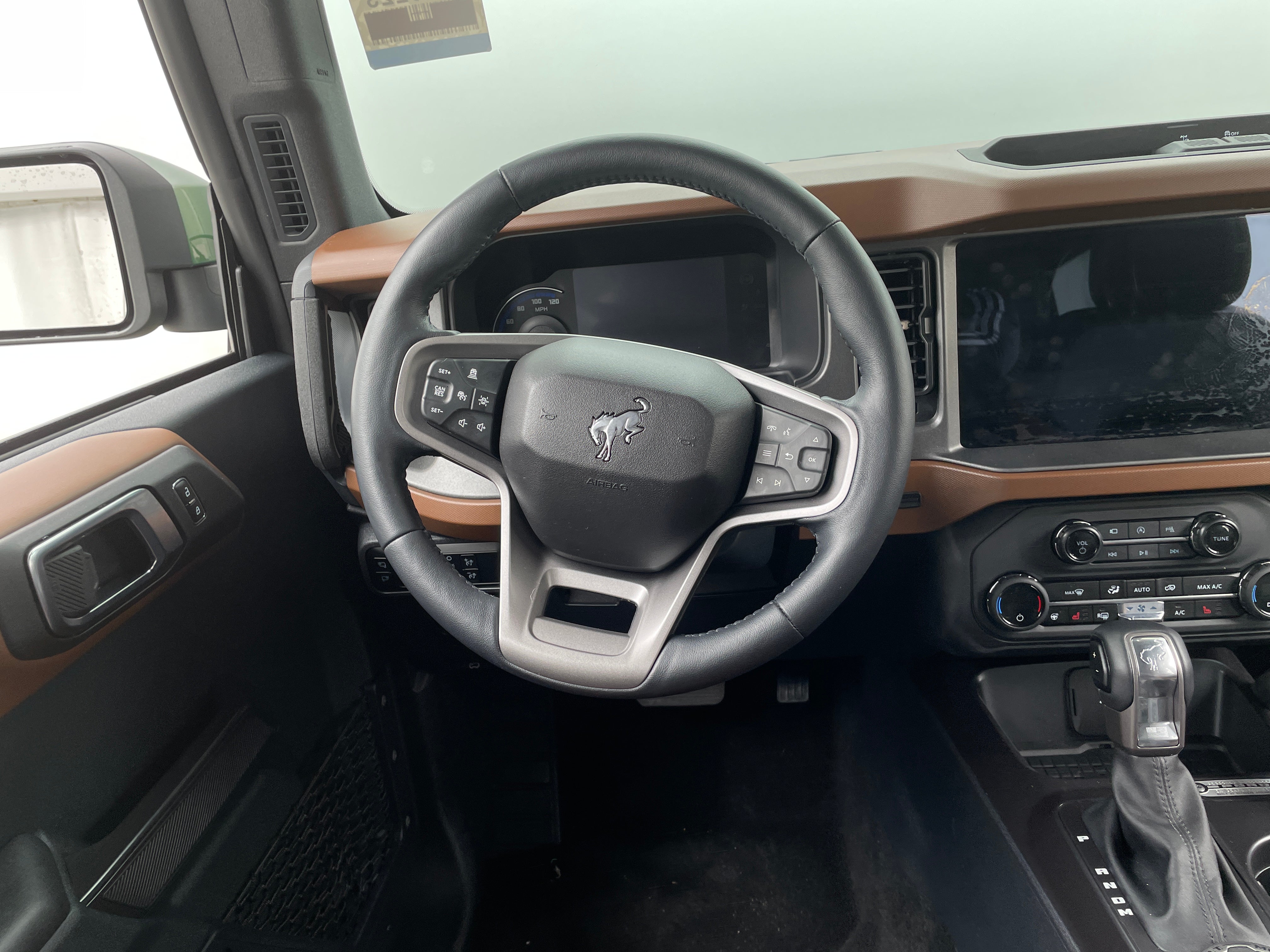 2024 Ford Bronco Outer Banks 4