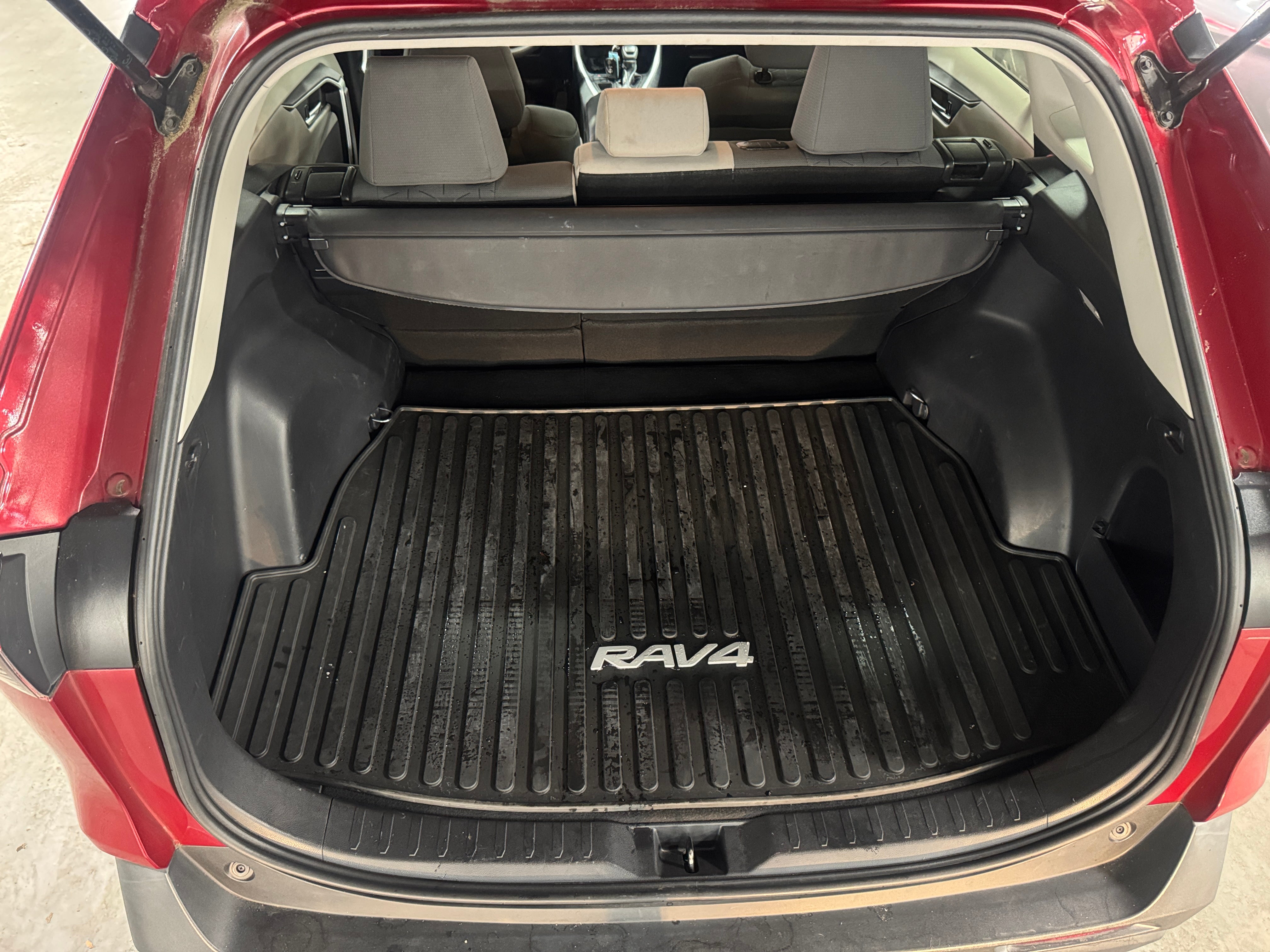2019 Toyota RAV4 XLE 7