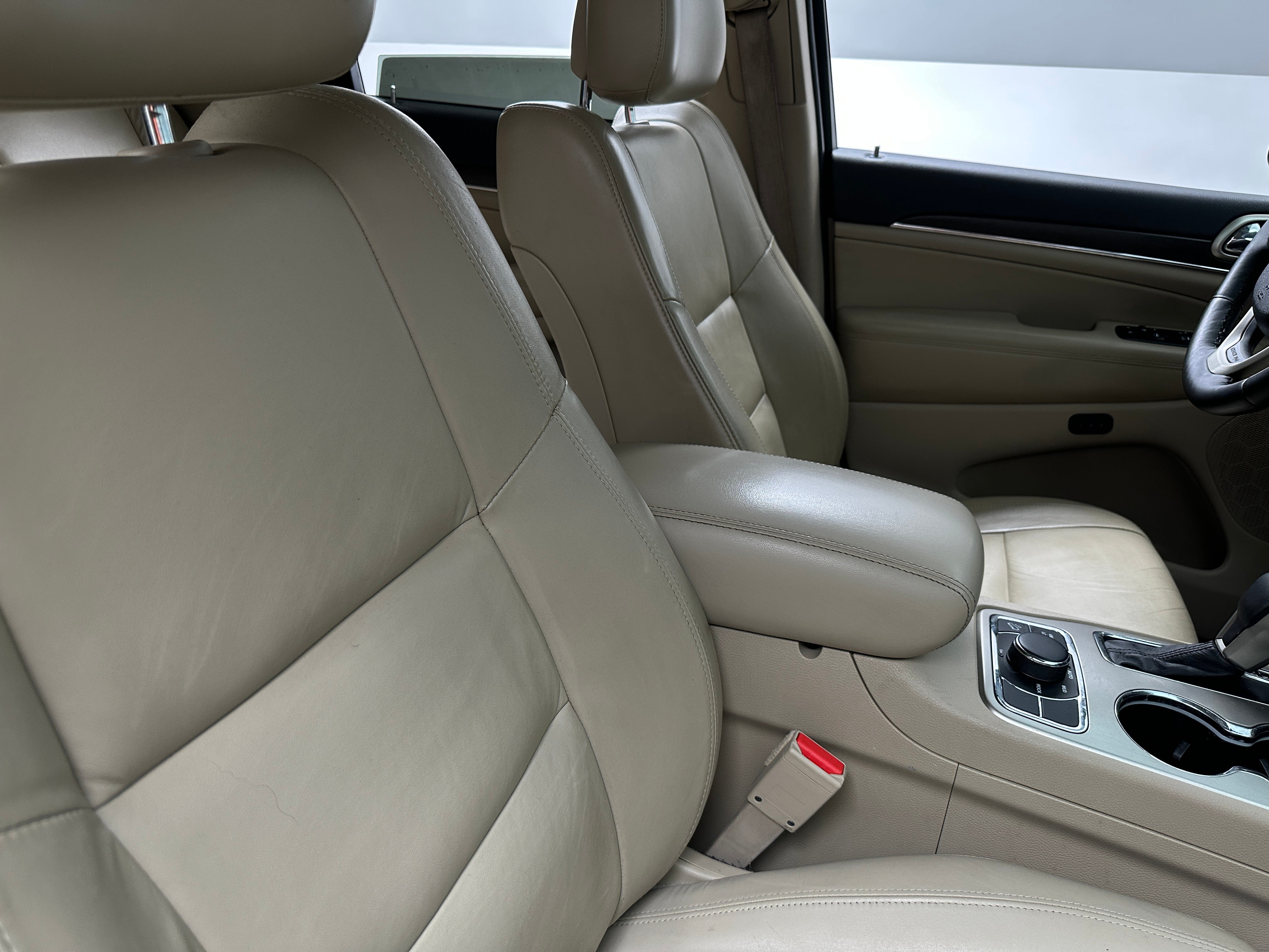 2017 Jeep Grand Cherokee Limited Edition 2
