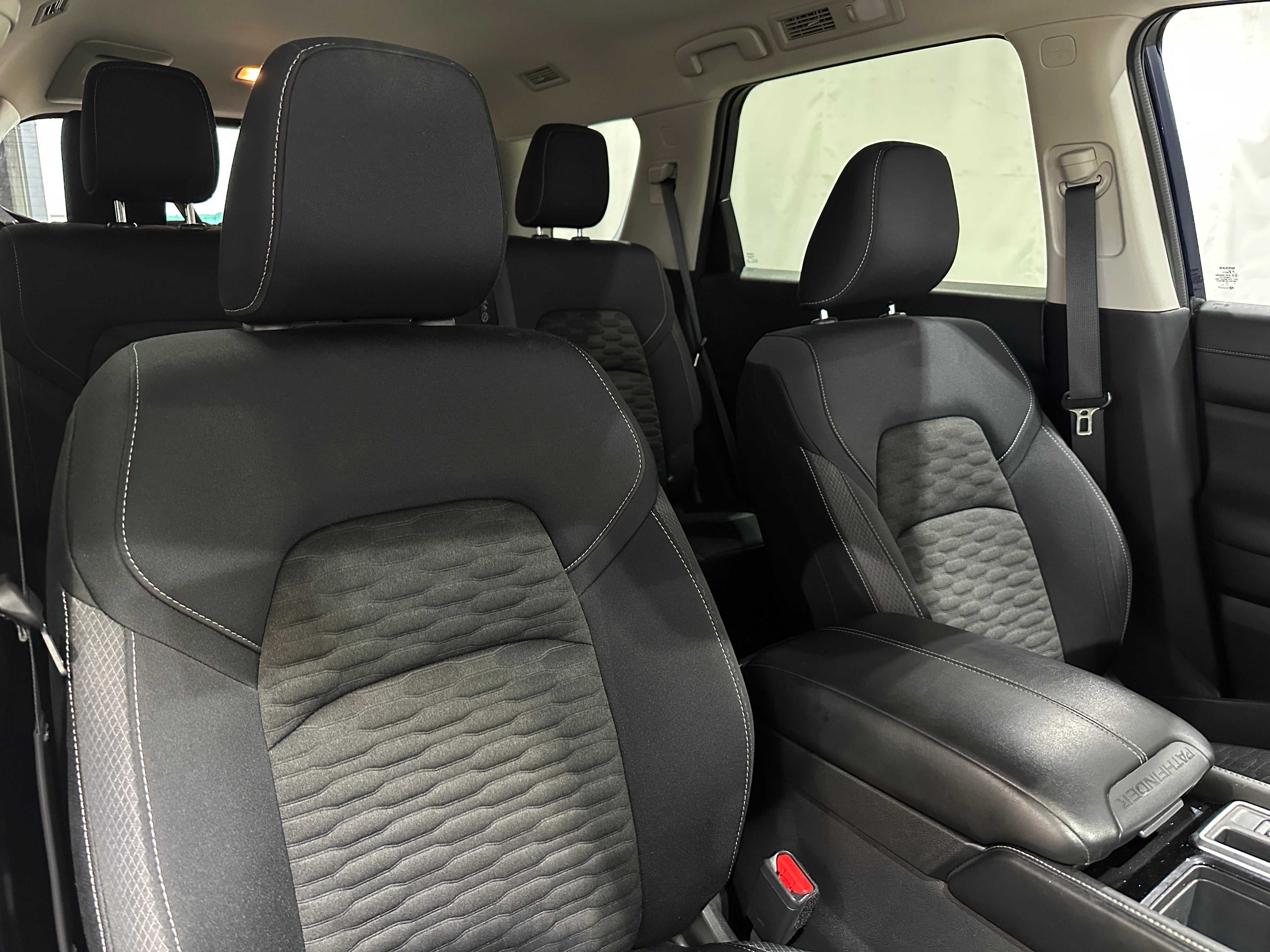 2022 Nissan Pathfinder SV 2