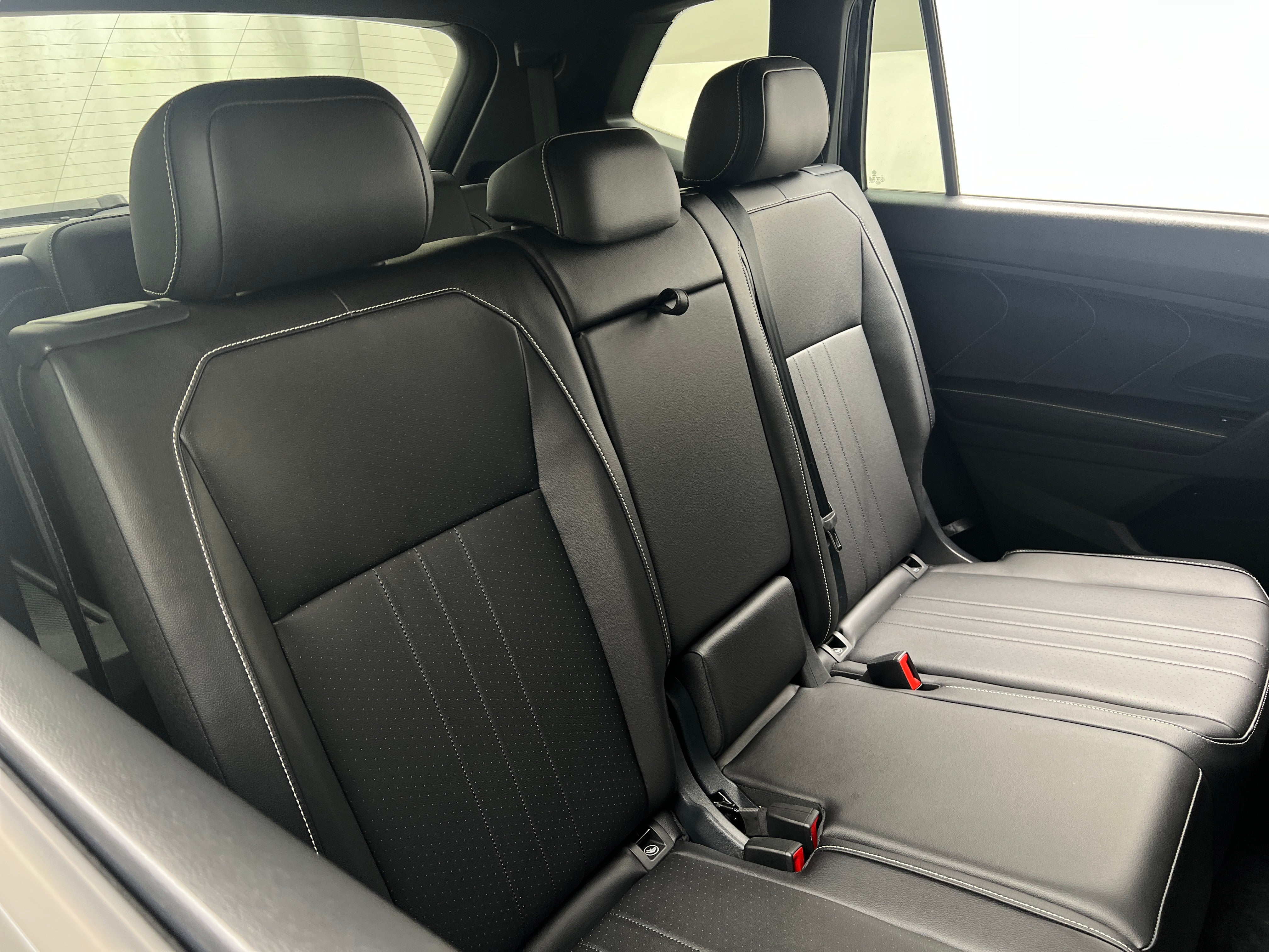2024 Volkswagen Tiguan SE R-Line Black 5