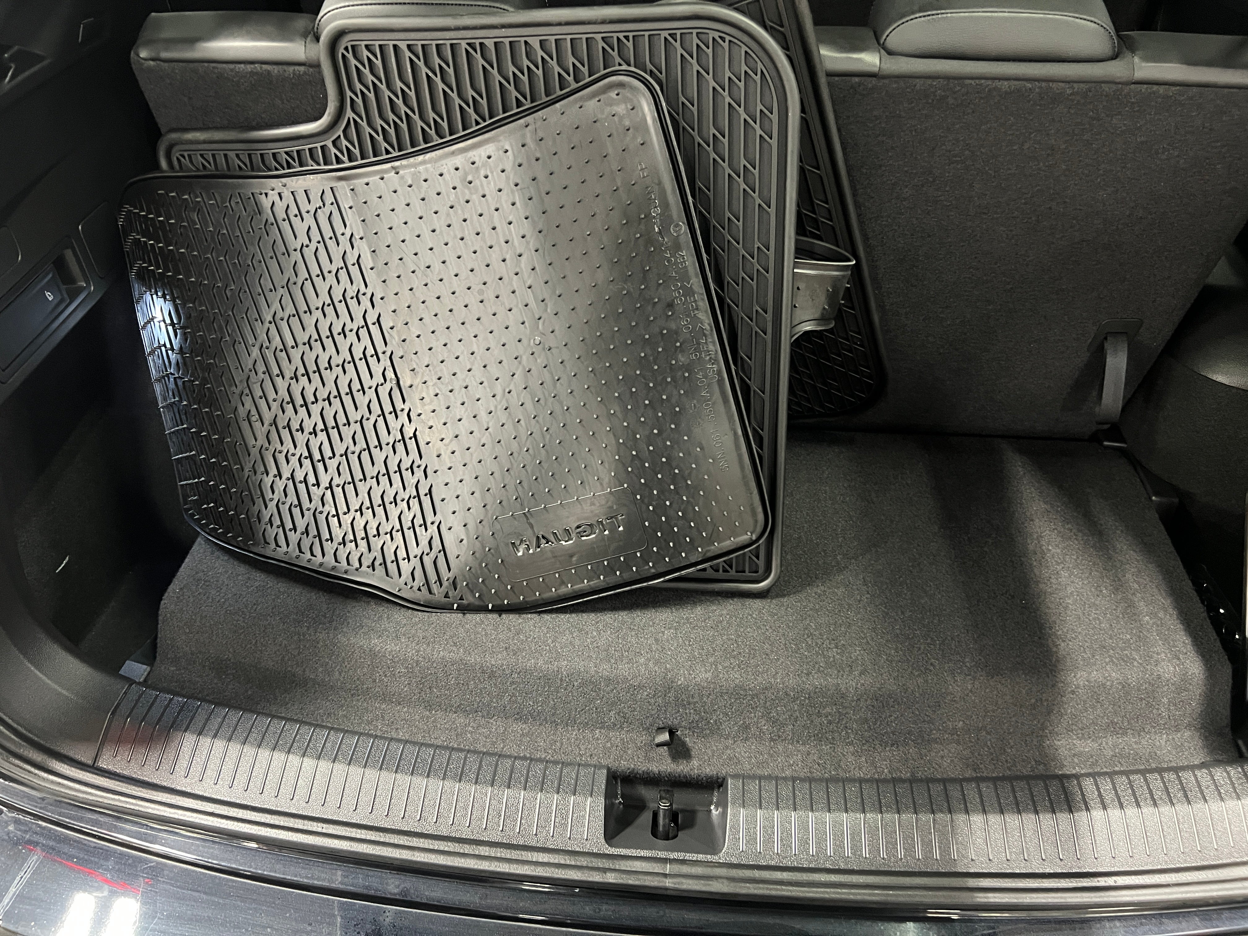 2024 Volkswagen Tiguan SE R-Line Black 6