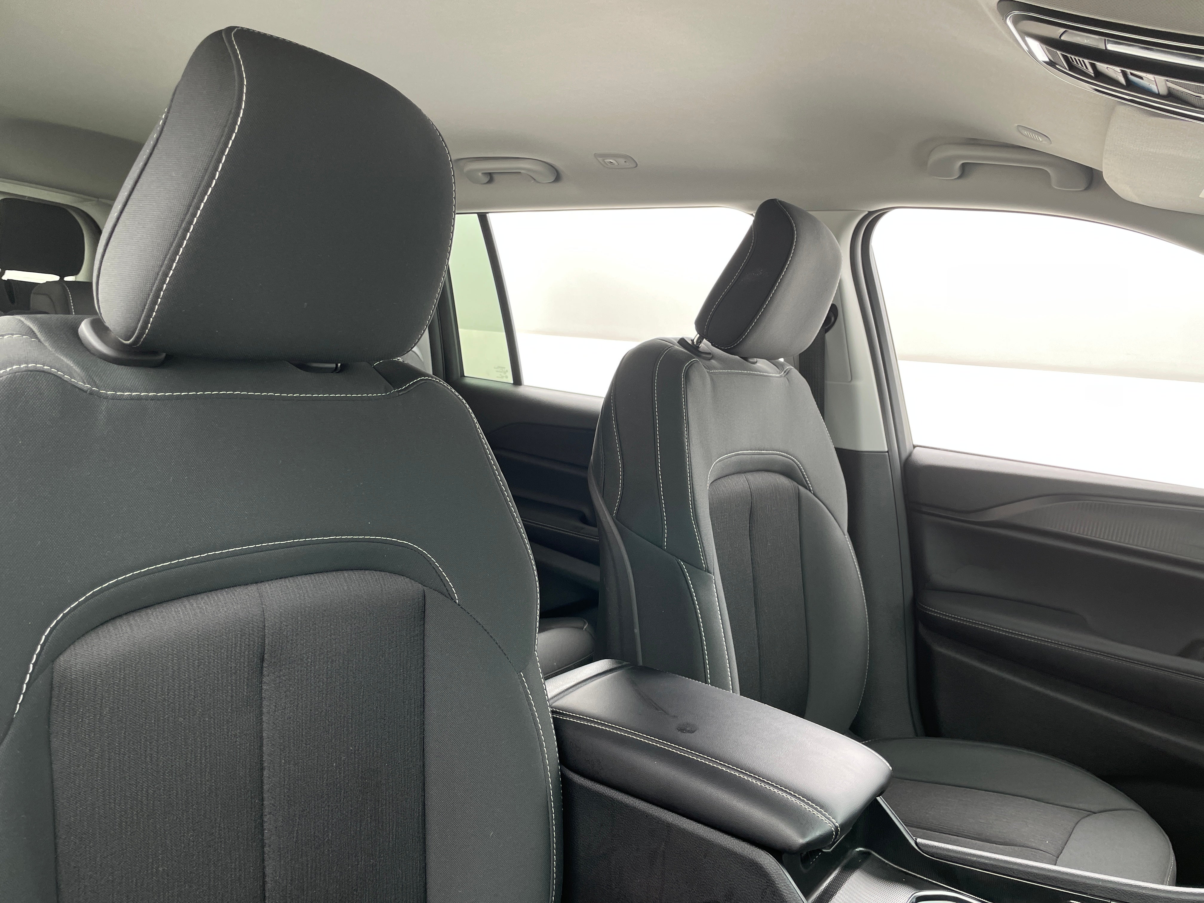 2024 Jeep Grand Cherokee L Laredo 2