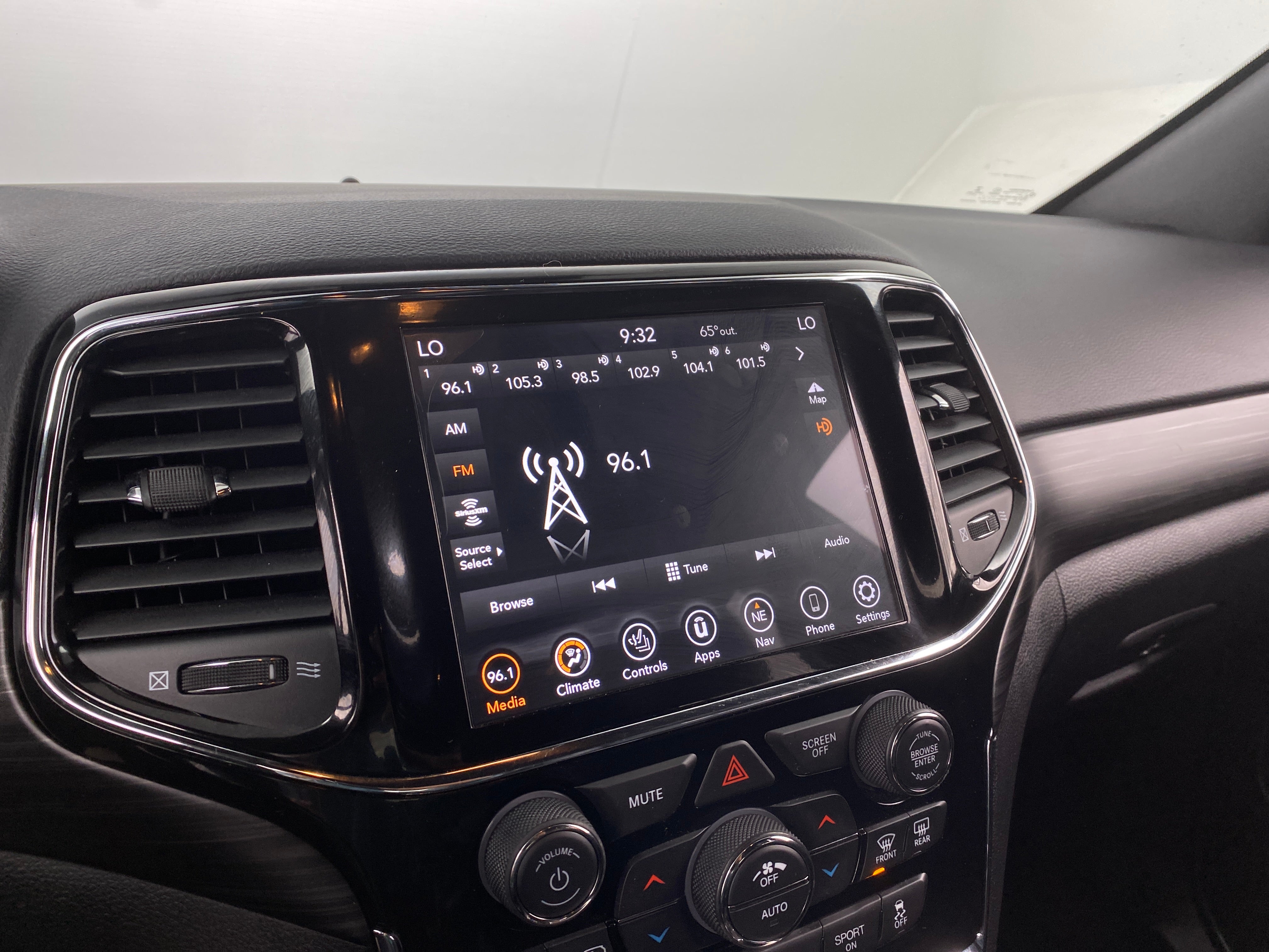 2020 Jeep Grand Cherokee Altitude 3