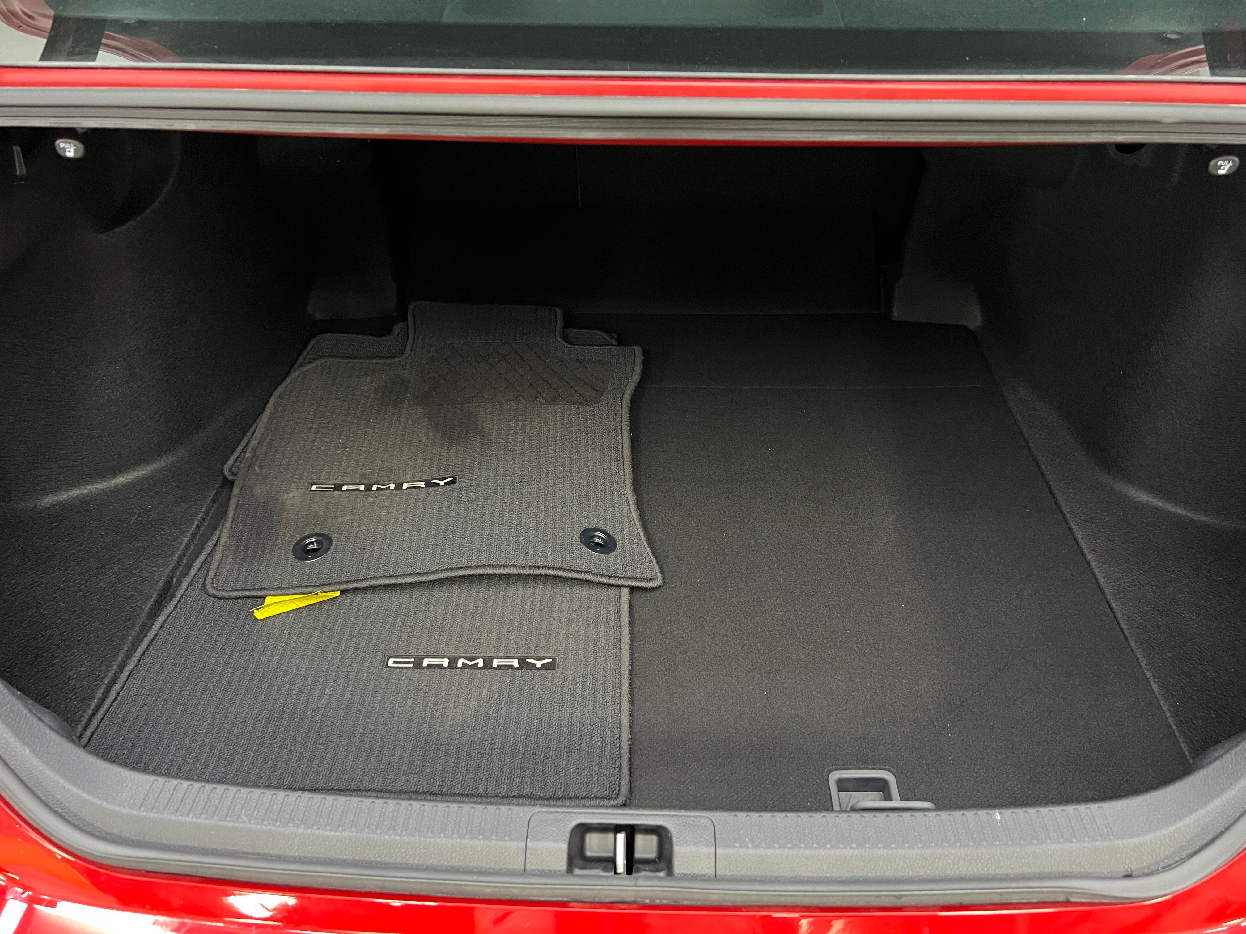 2020 Toyota Camry SE 7