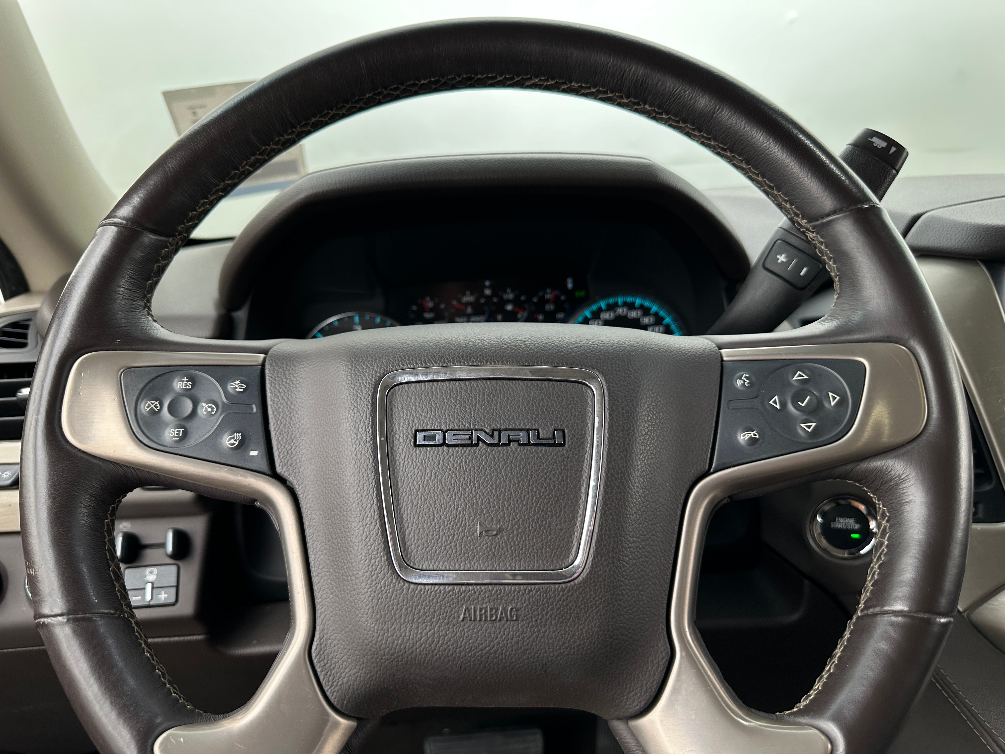 2017 GMC Yukon XL Denali 4