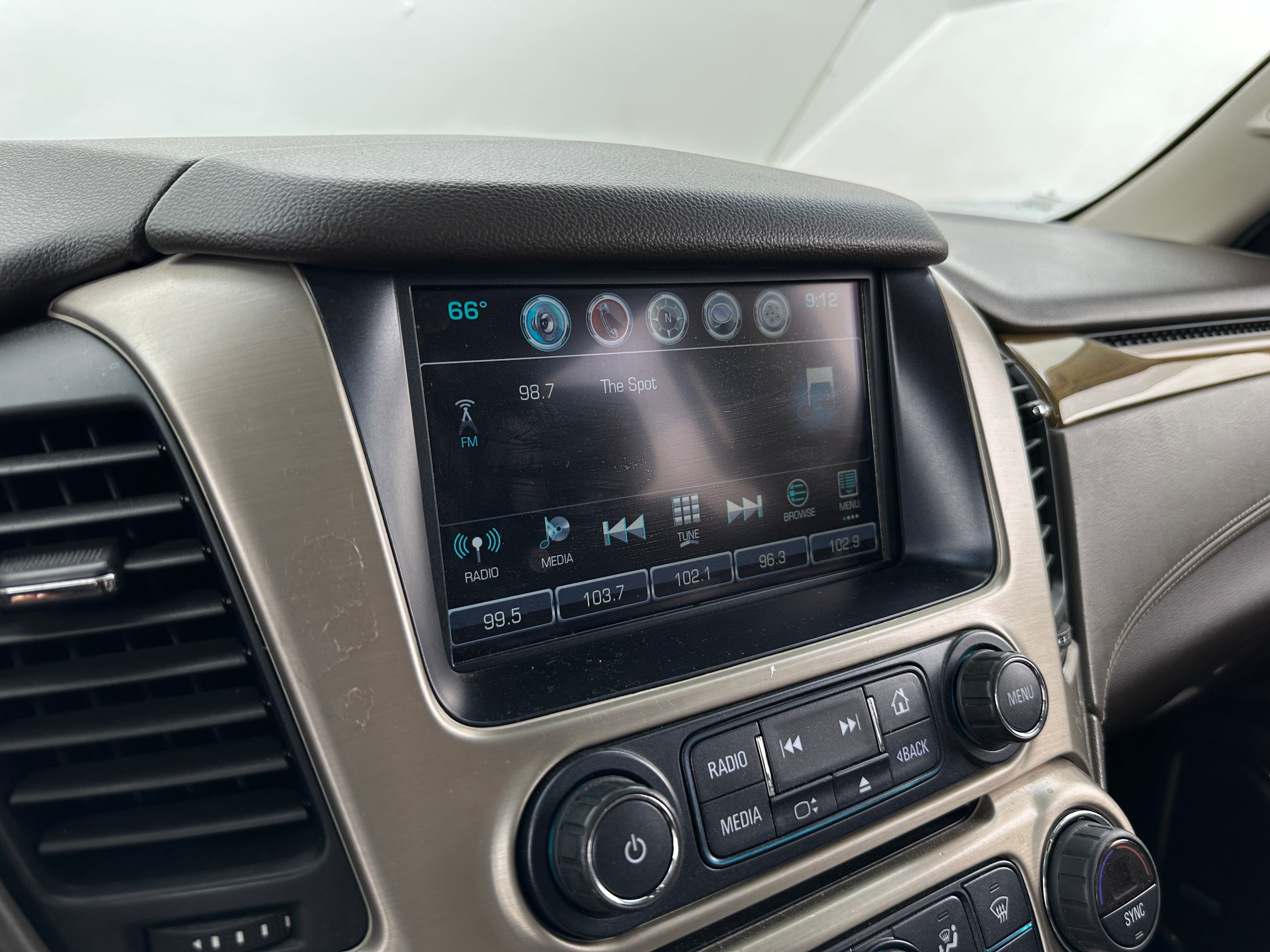 2017 GMC Yukon XL Denali 3