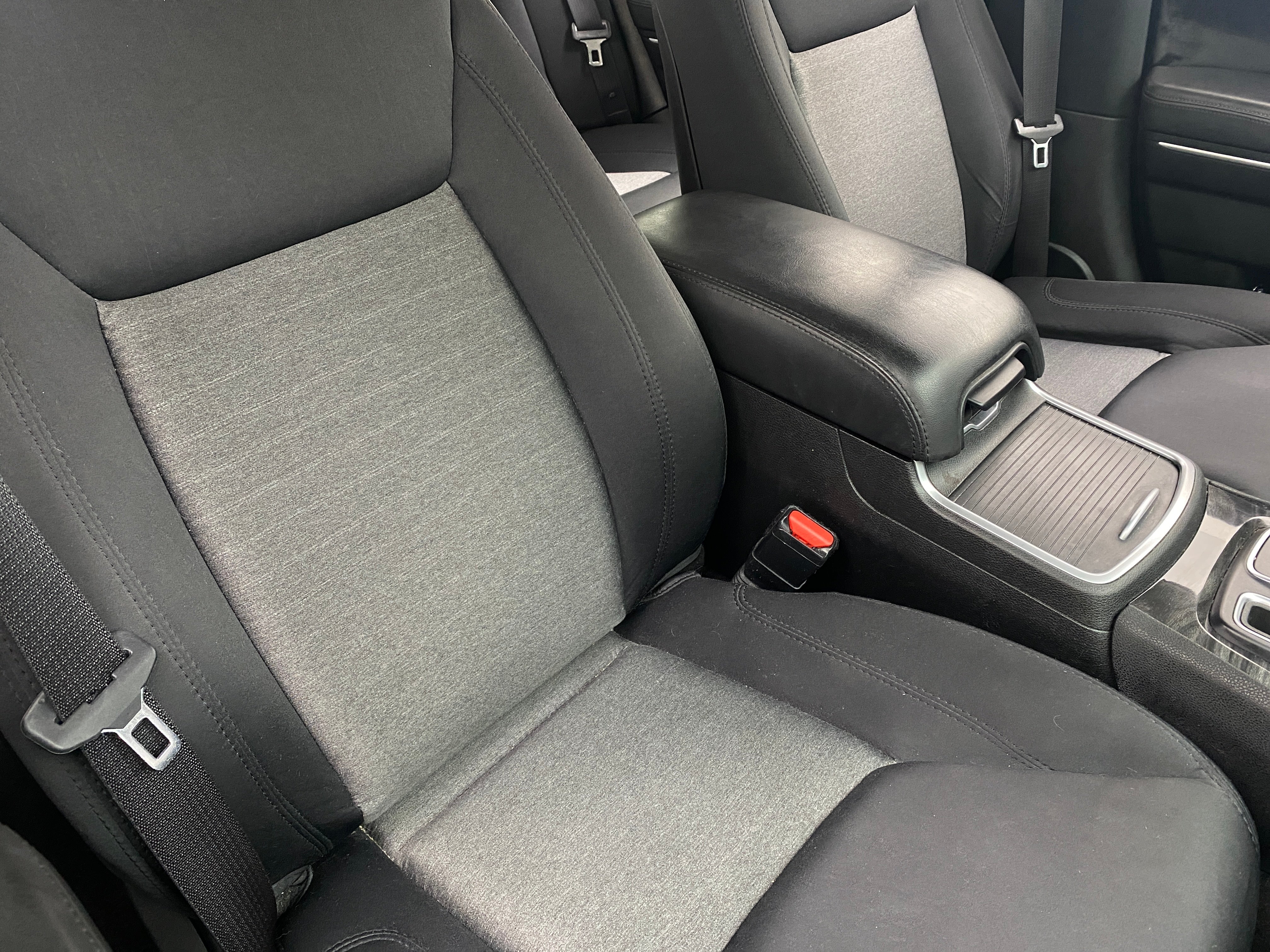 2018 Chrysler 300 Touring 2