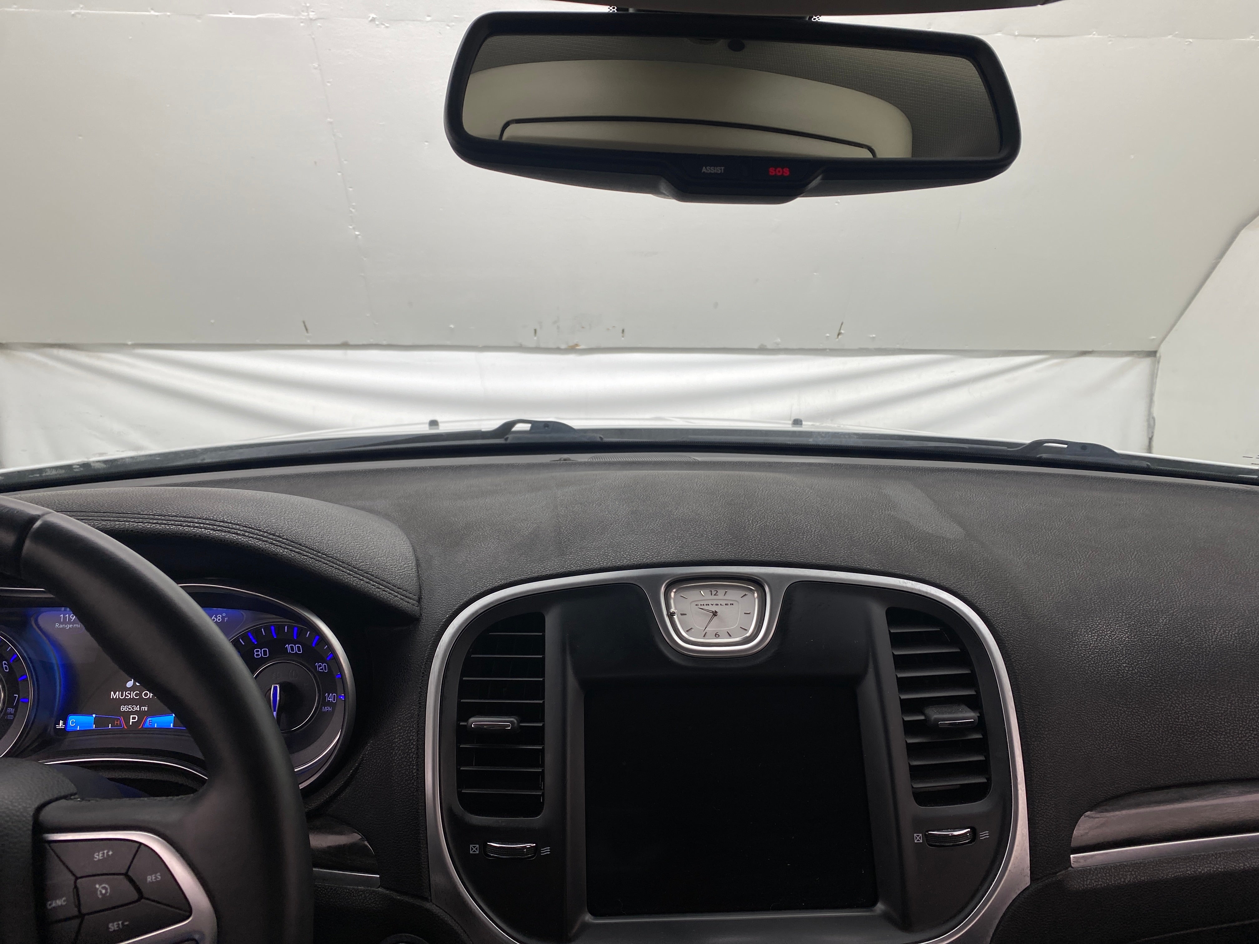 2018 Chrysler 300 Touring 3