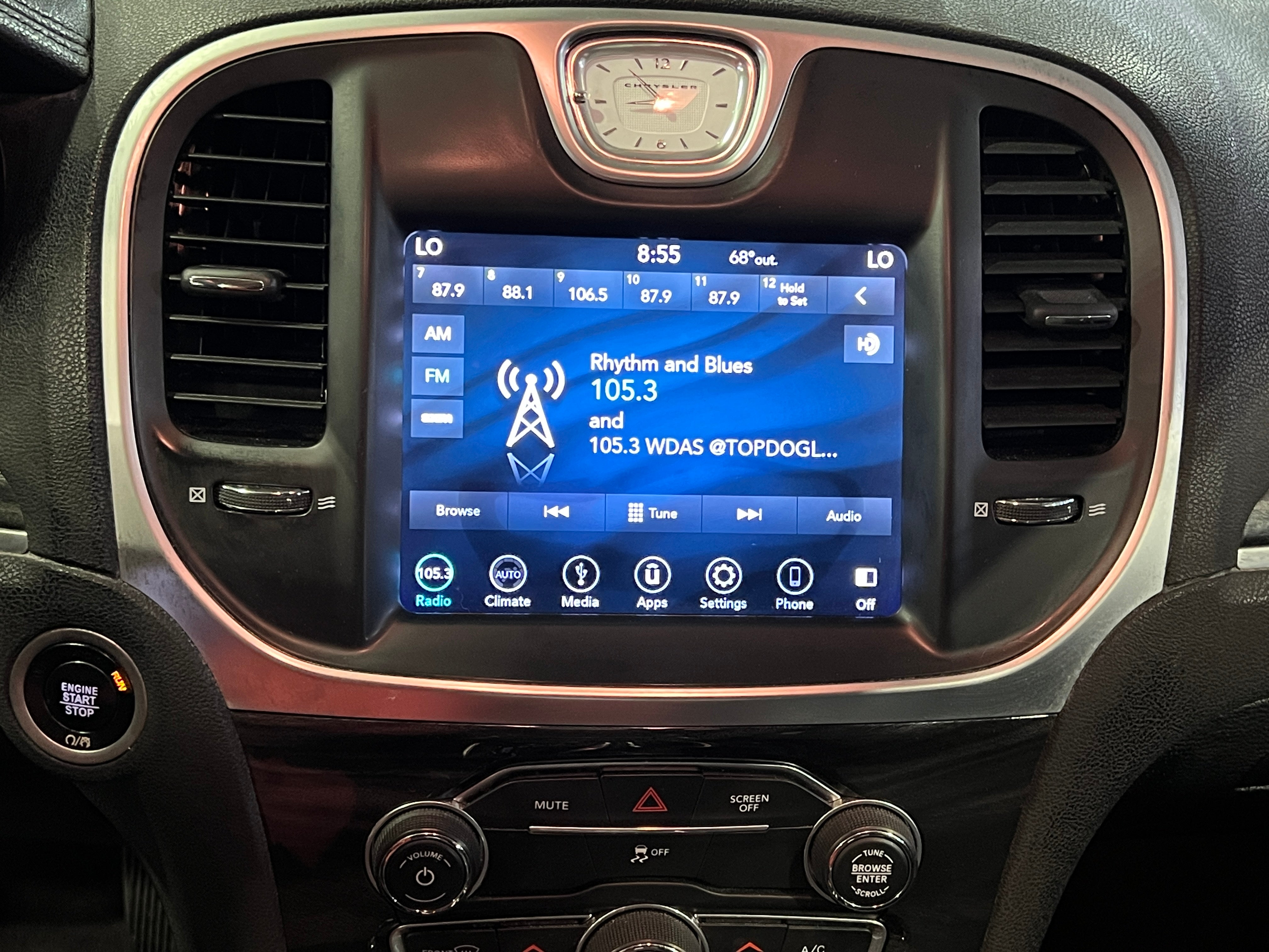 2018 Chrysler 300 Touring 4