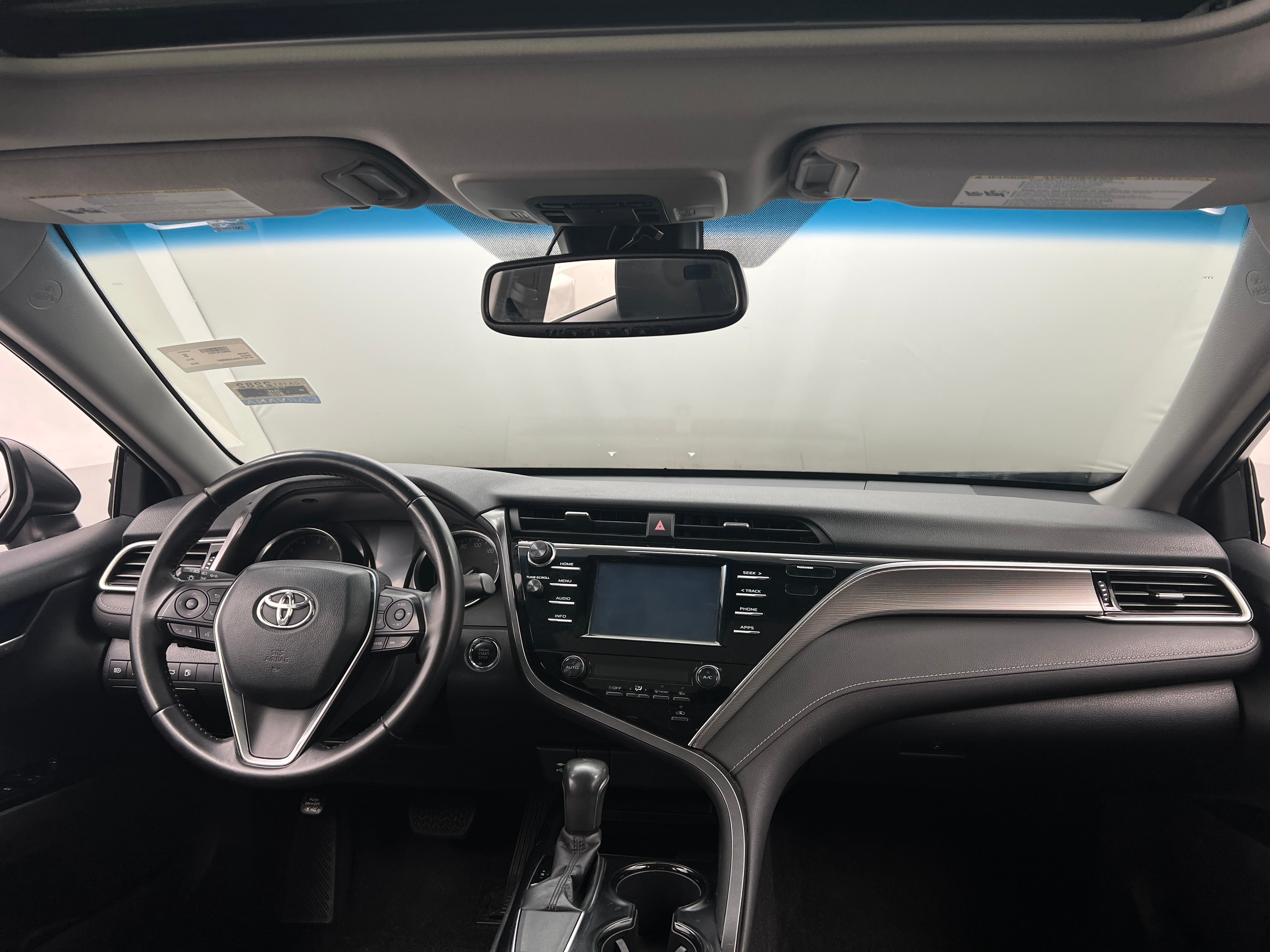 2018 Toyota Camry SE 3