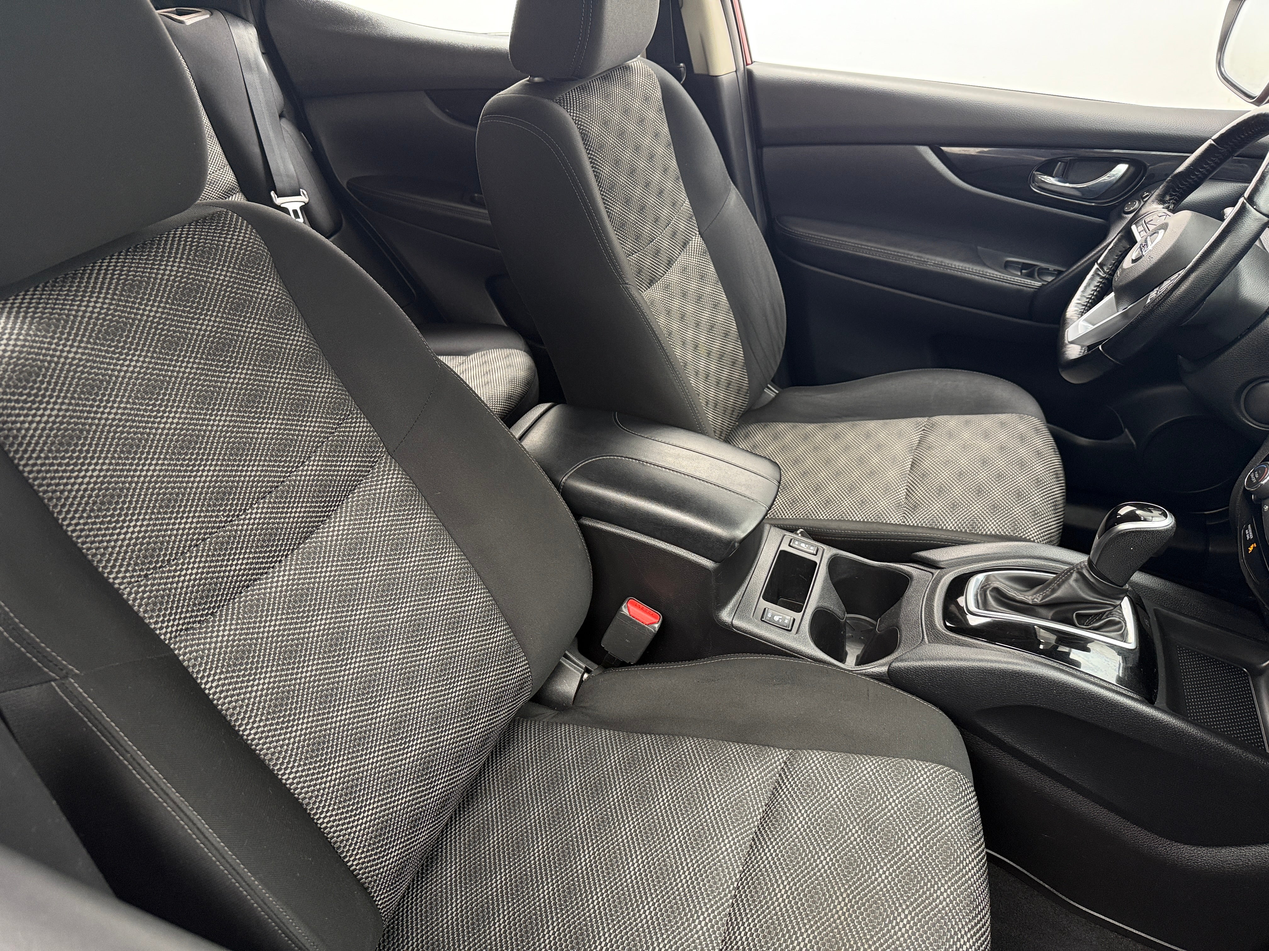2021 Nissan Rogue Sport SV 2