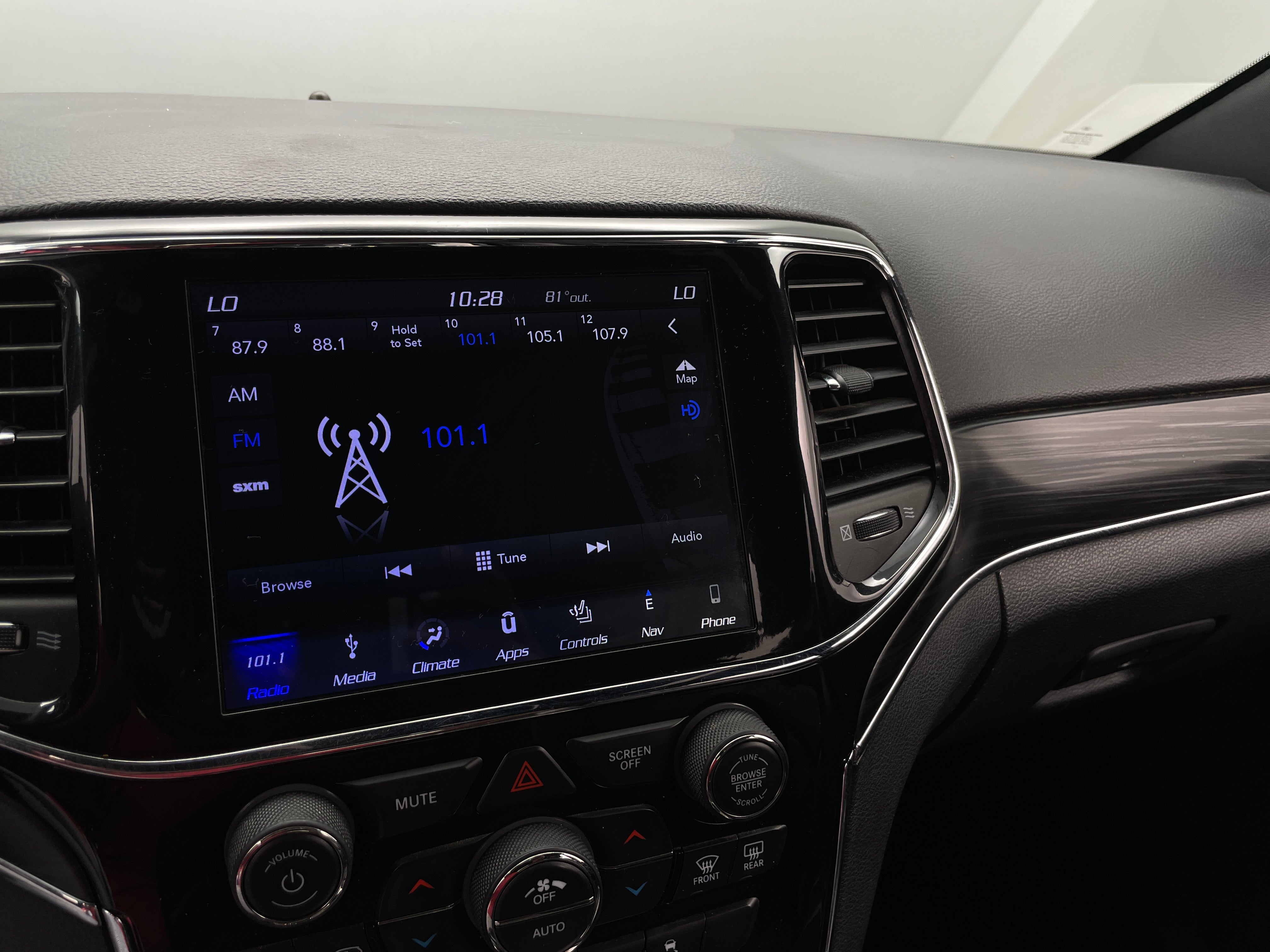 2019 Jeep Grand Cherokee Limited Edition 3
