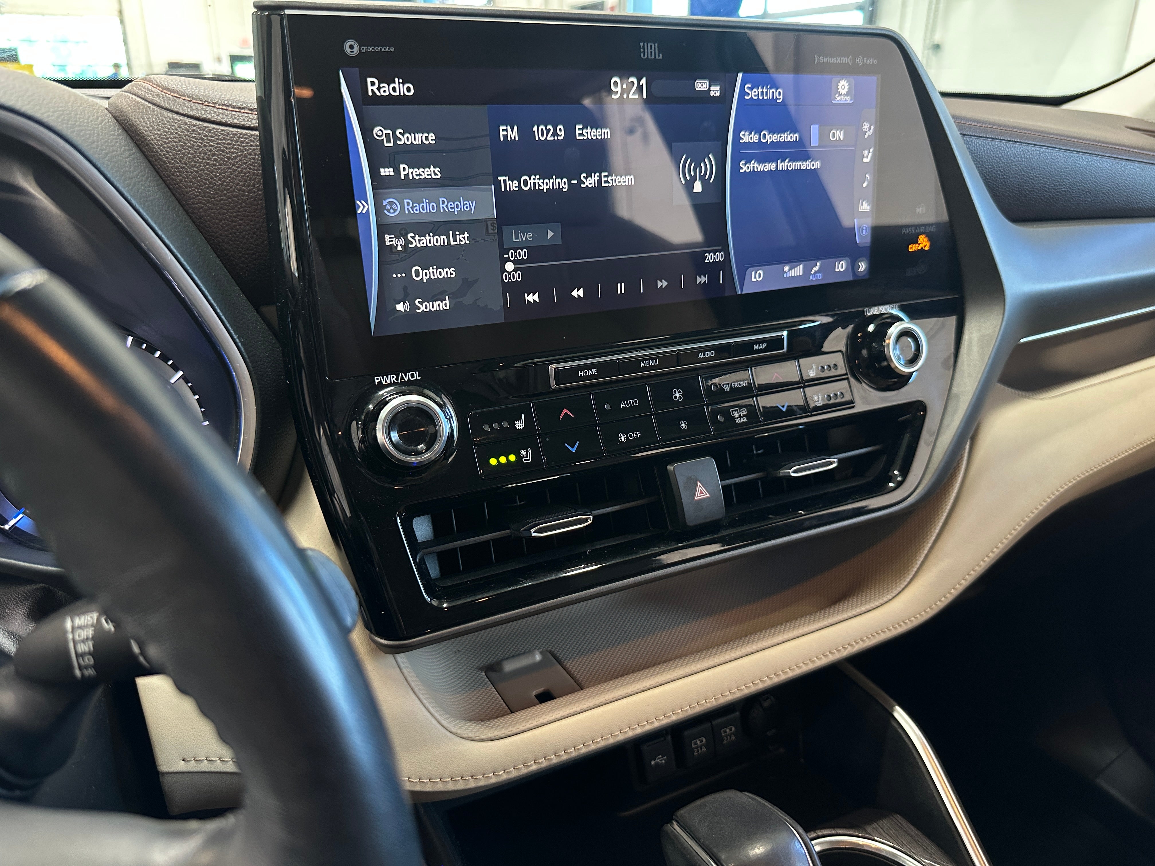 2021 Toyota Highlander Limited 3