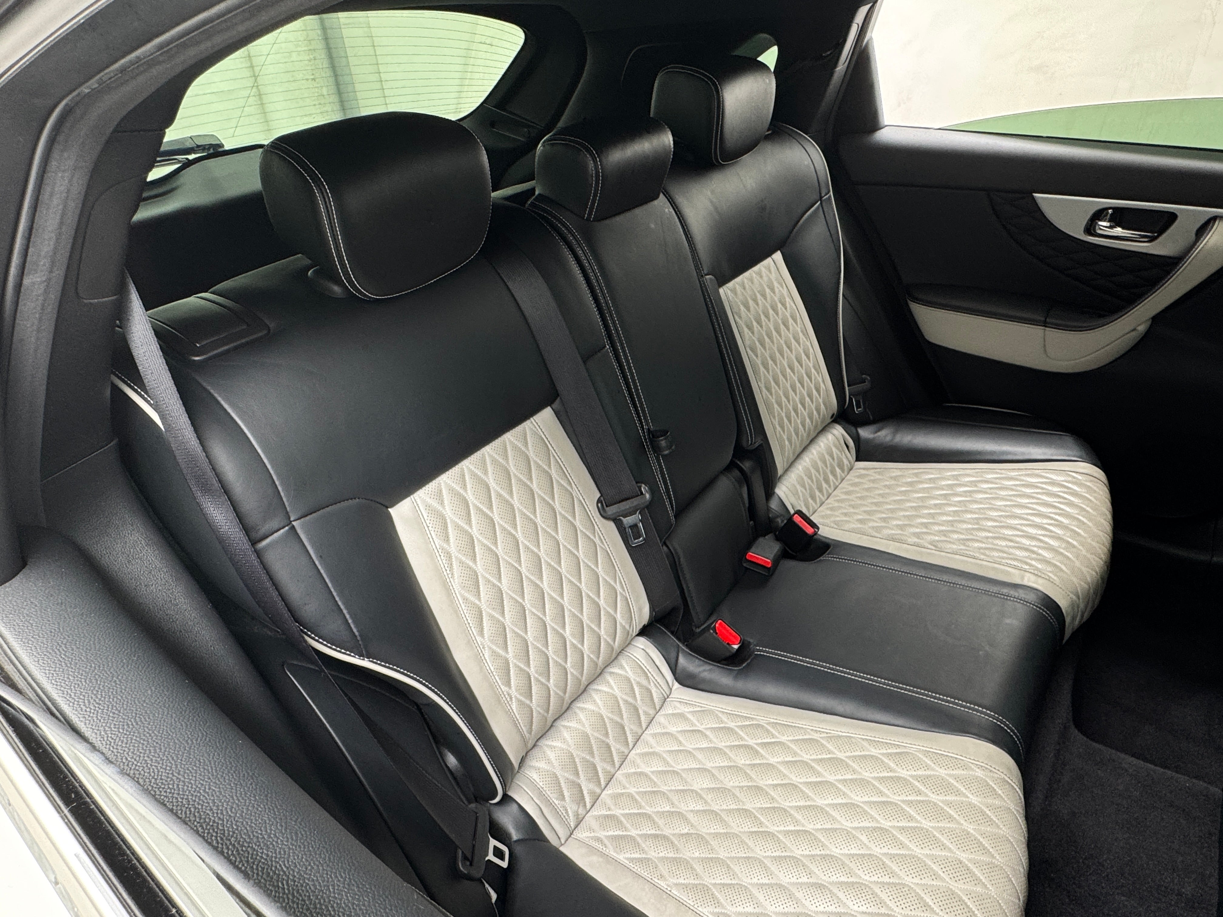 2017 INFINITI QX70  5