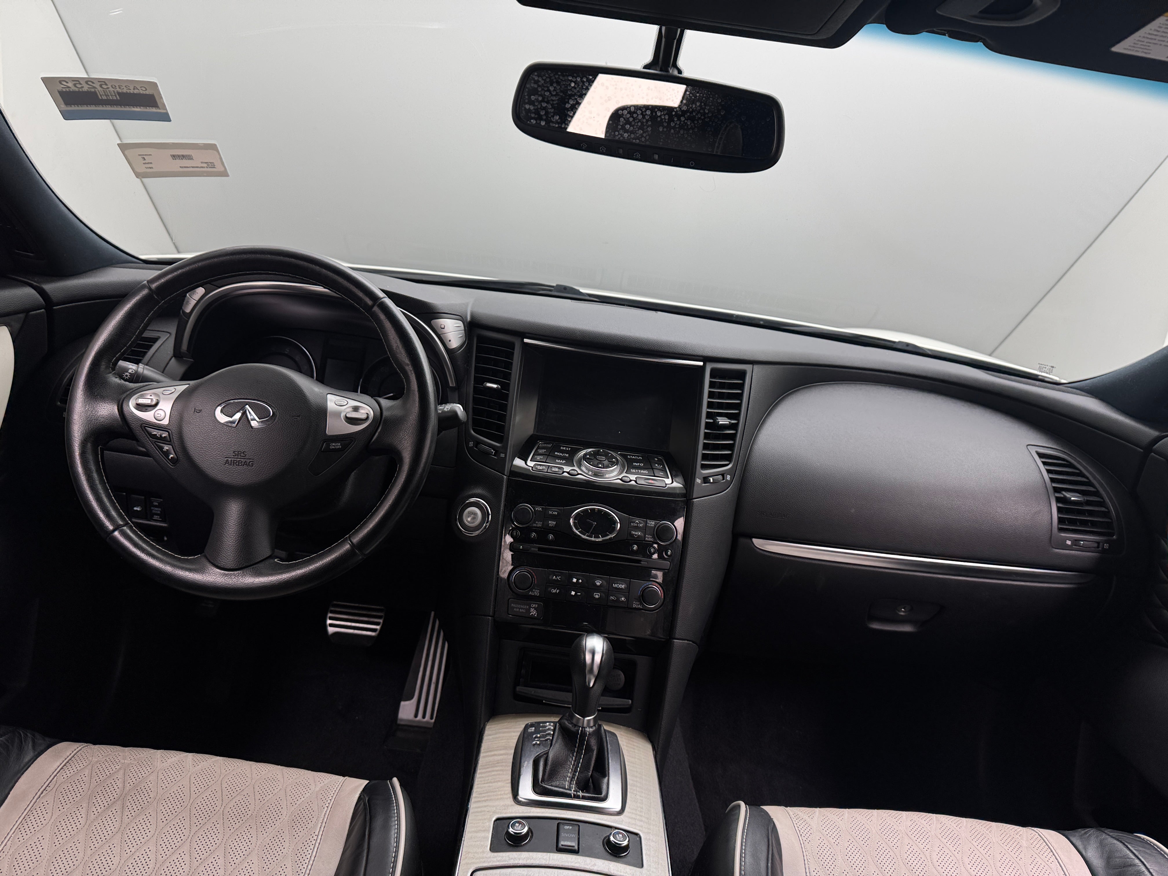 2017 INFINITI QX70  2